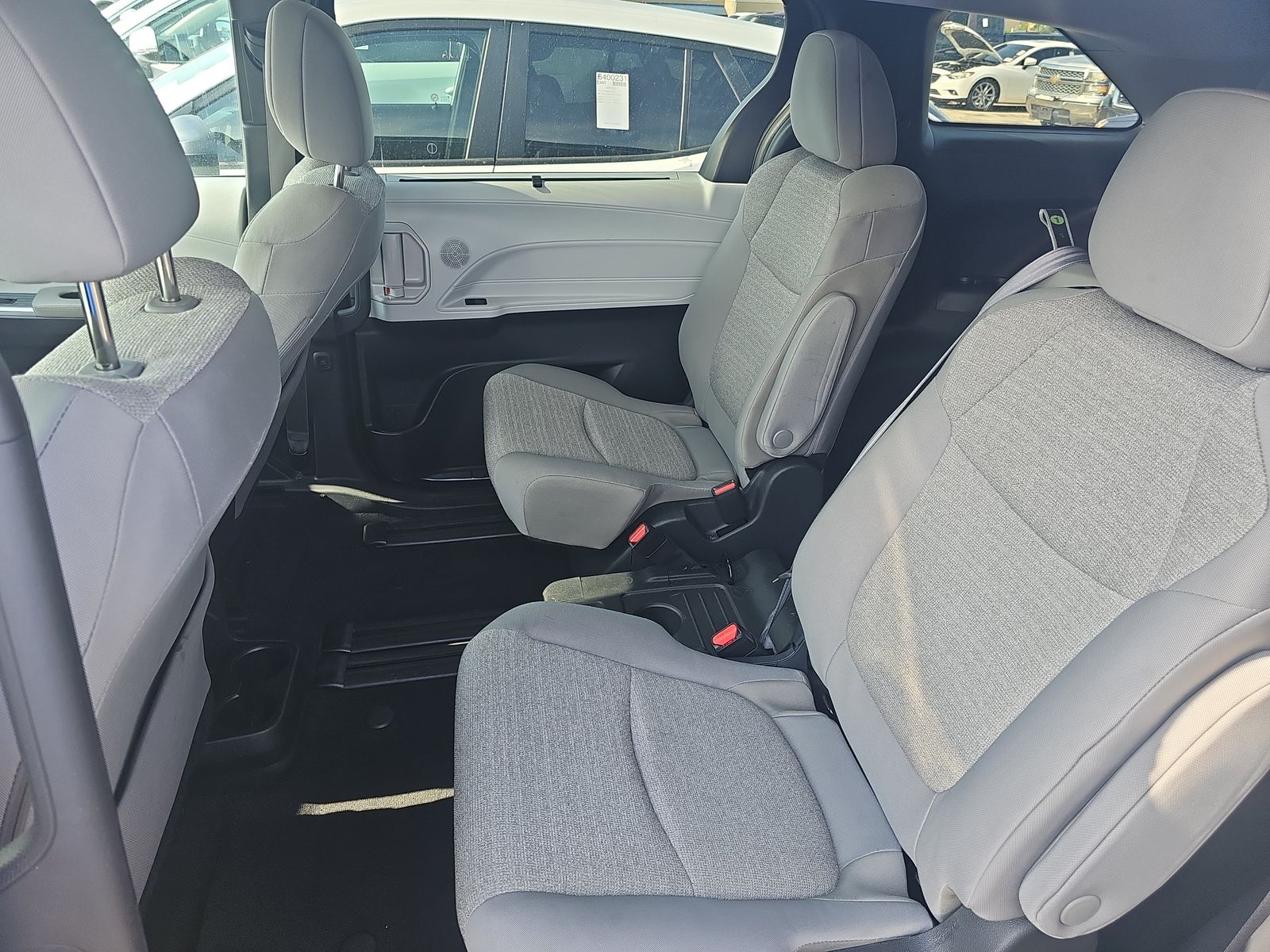 2025 Toyota Sienna LE FWD