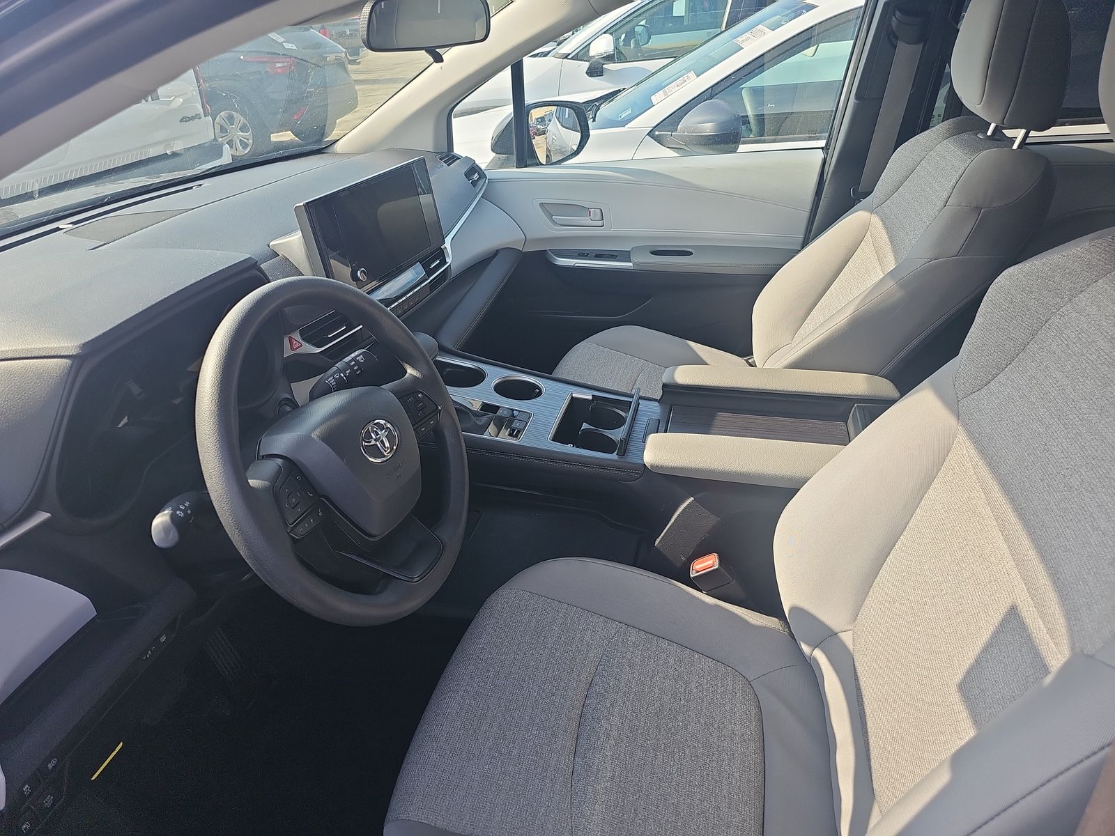 2025 Toyota Sienna LE FWD