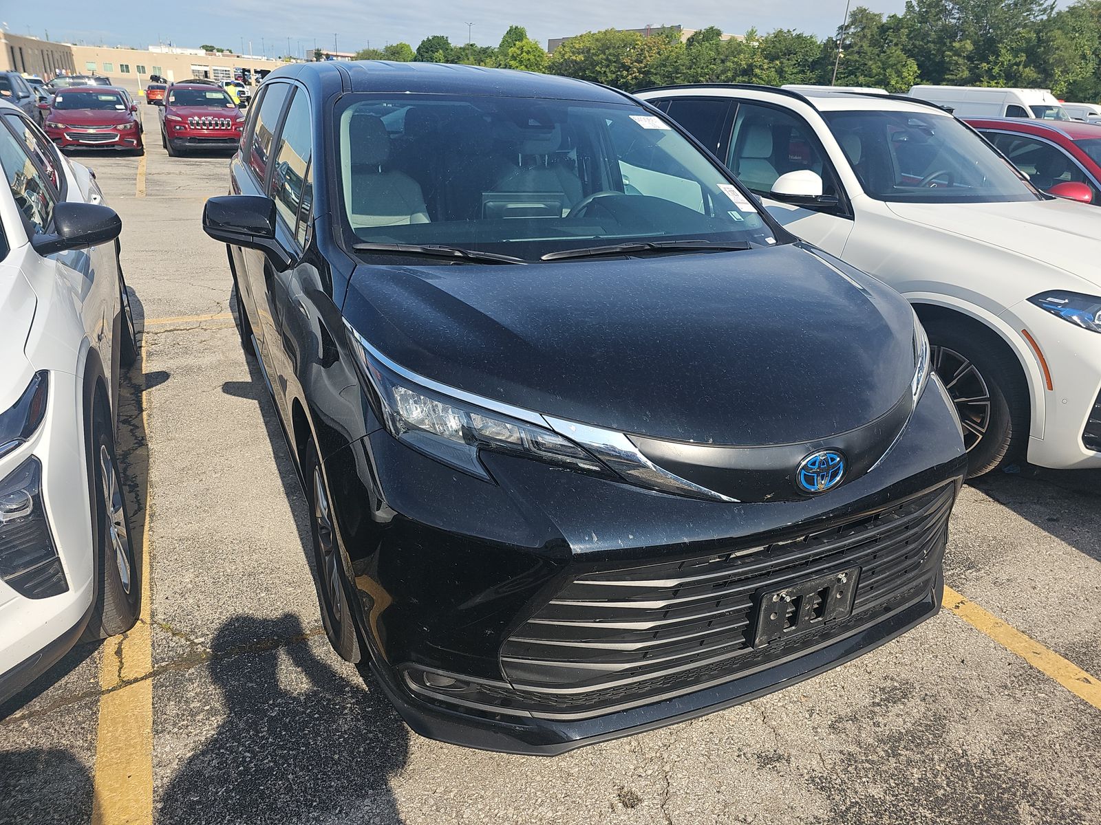 2025 Toyota Sienna LE FWD