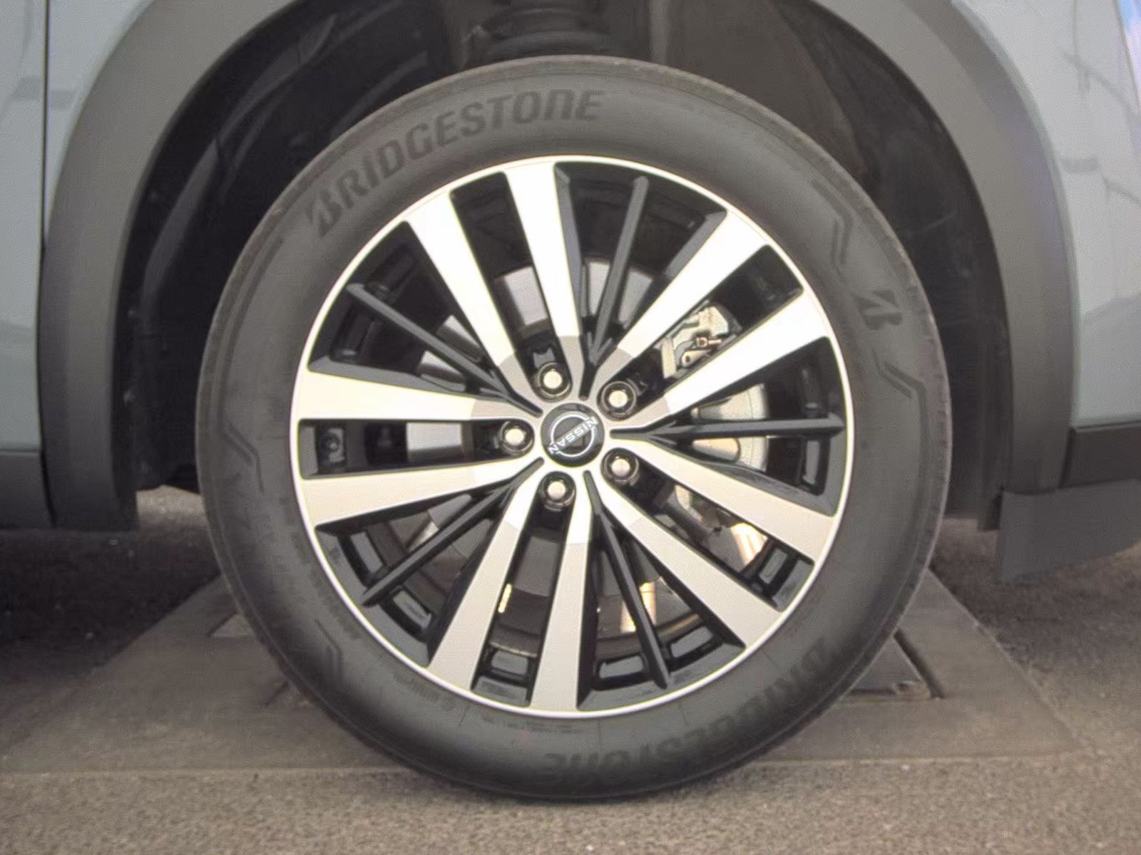 2023 Nissan Pathfinder Platinum AWD