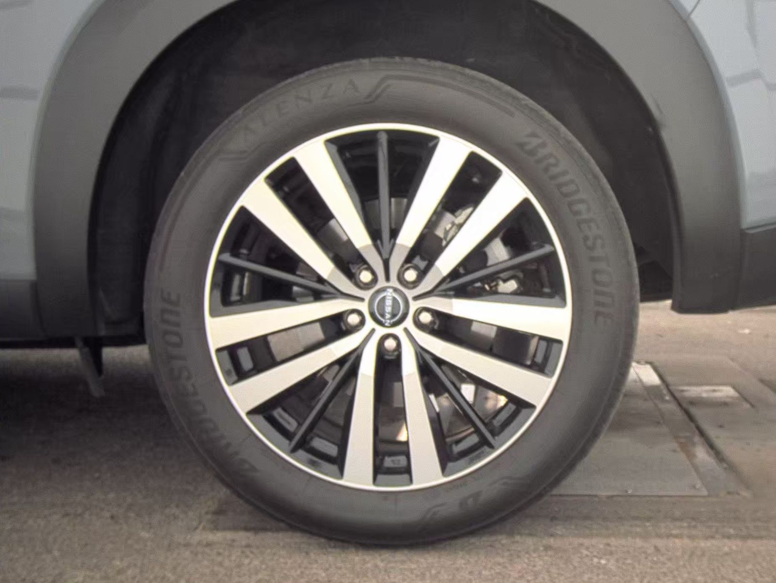 2023 Nissan Pathfinder Platinum AWD
