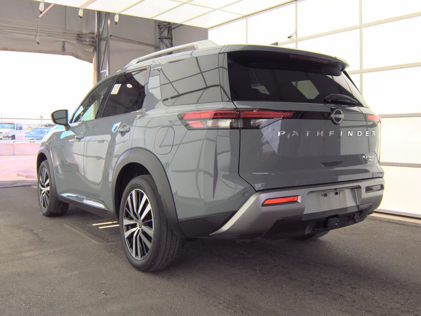 2023 Nissan Pathfinder Platinum AWD