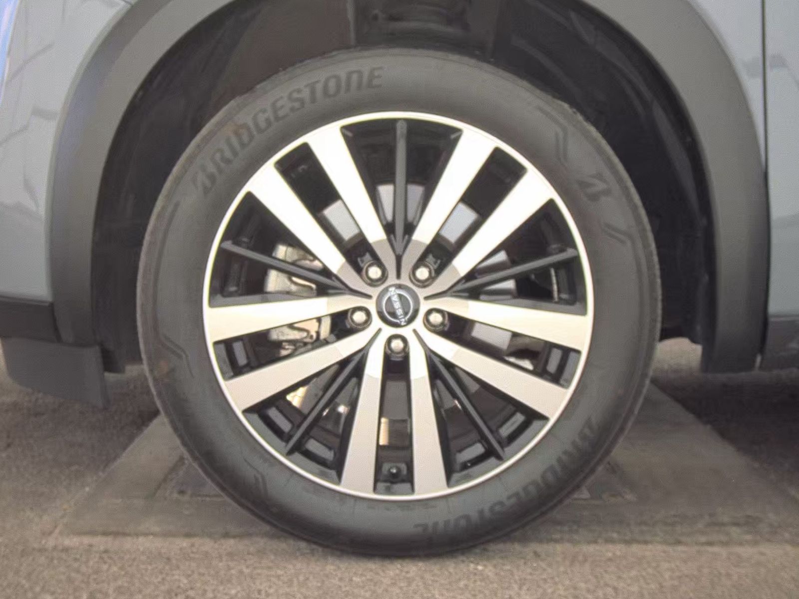 2023 Nissan Pathfinder Platinum AWD