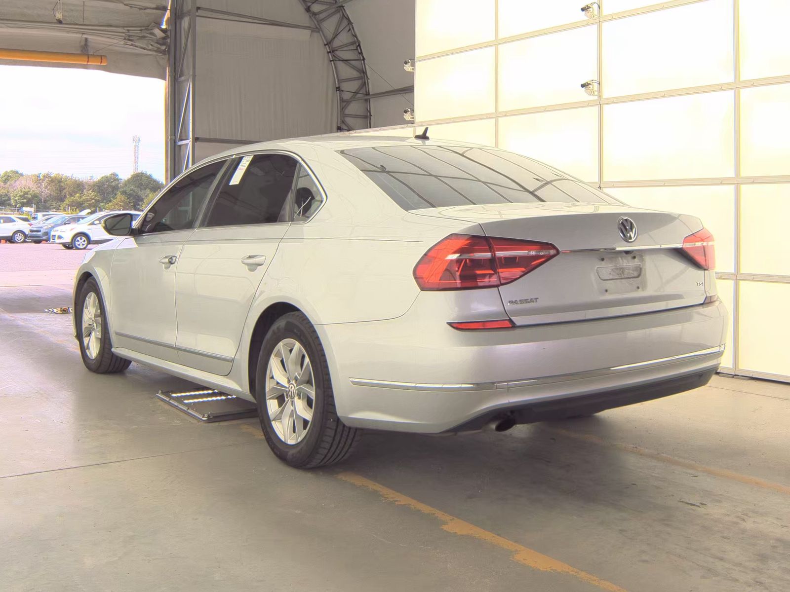 2016 Volkswagen Passat 1.8T R-Line FWD