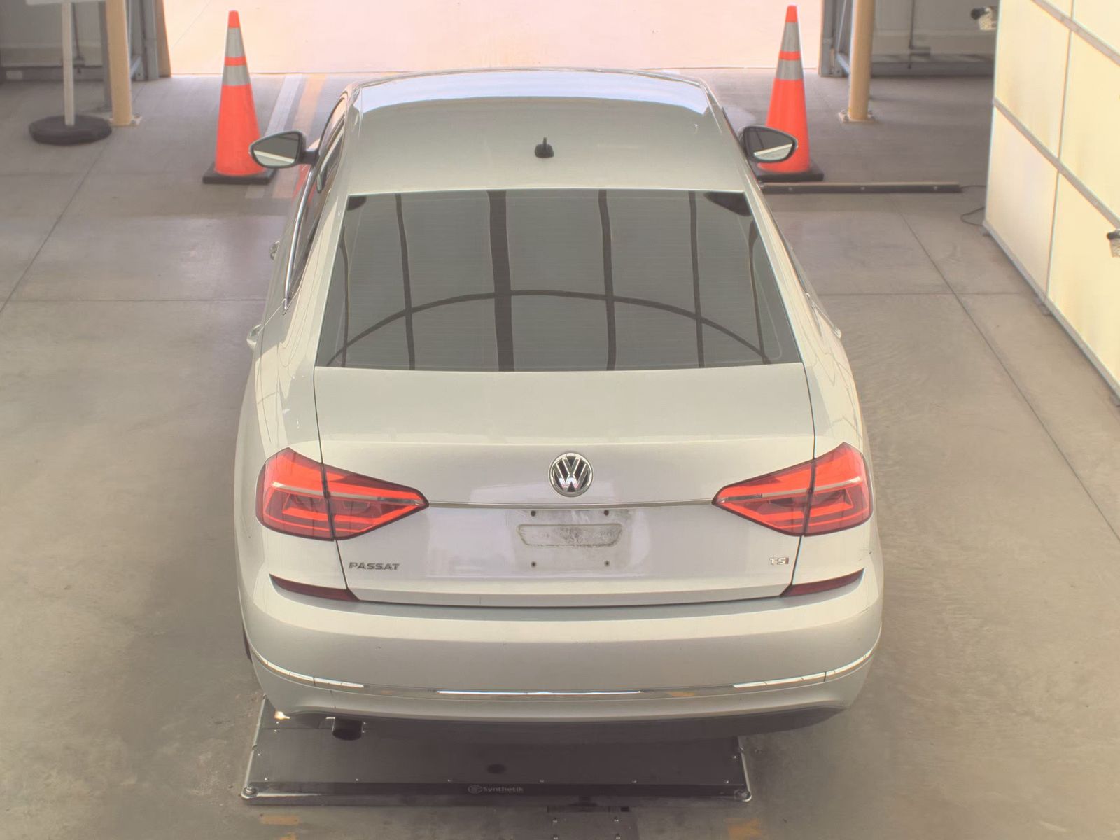 2016 Volkswagen Passat 1.8T R-Line FWD