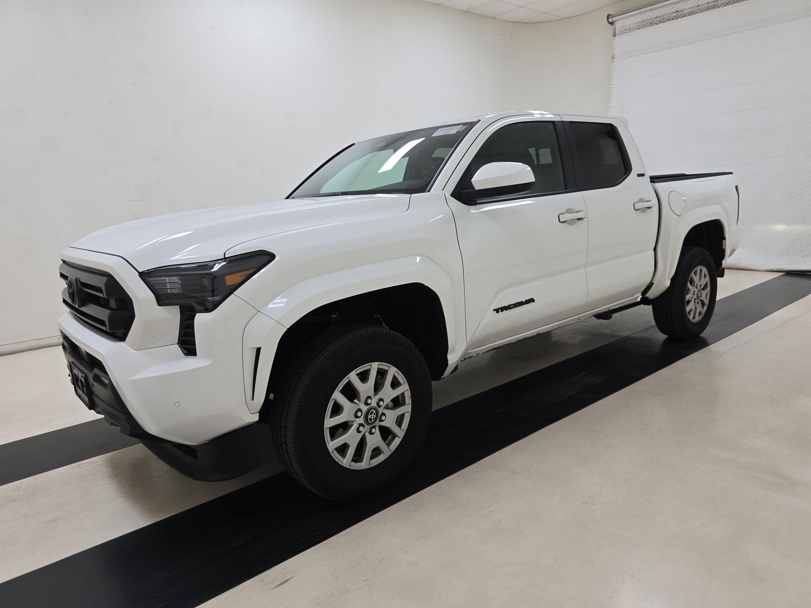 2024 Toyota Tacoma SR5 AWD