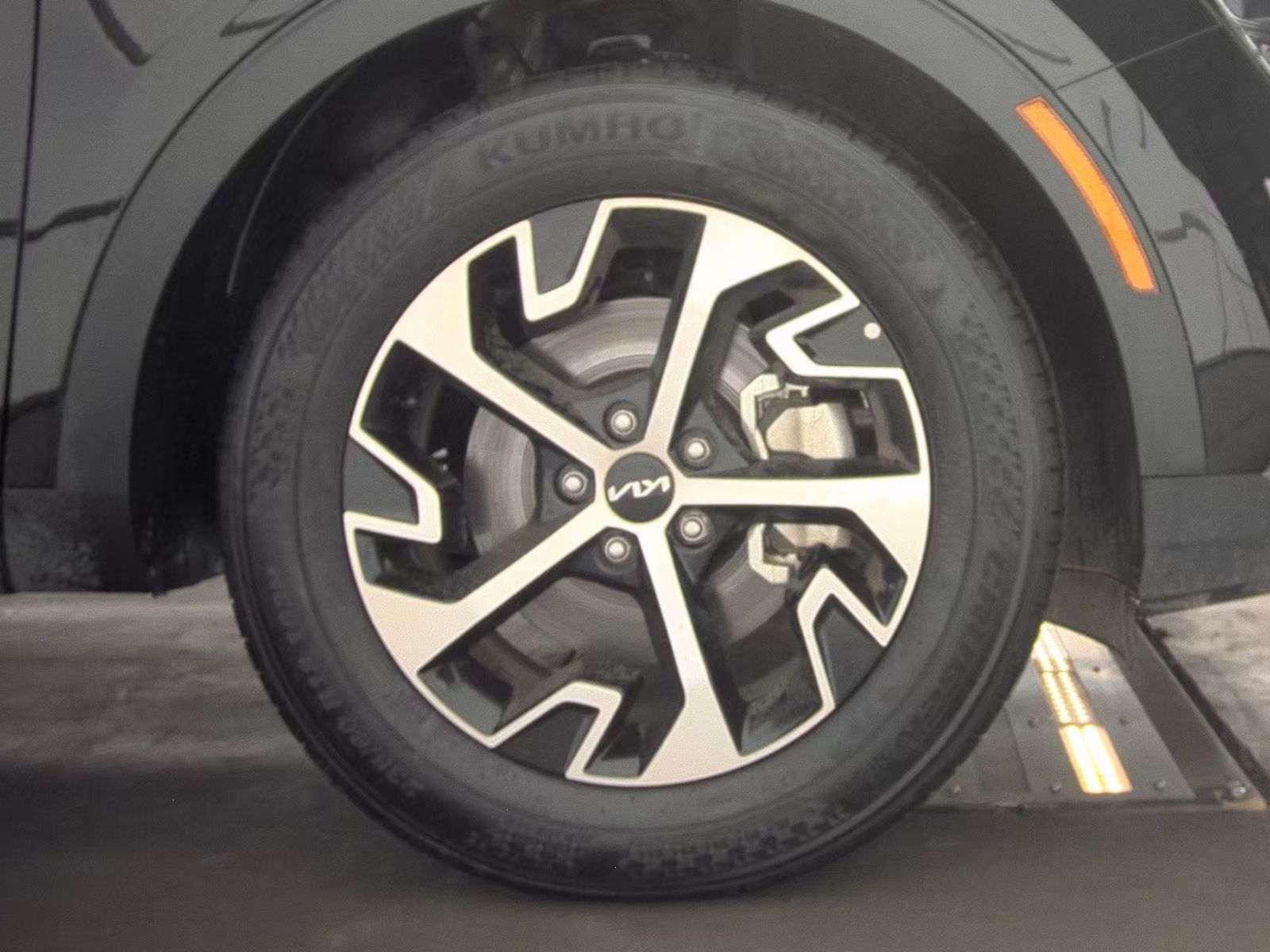 2024 Kia Sportage EX FWD