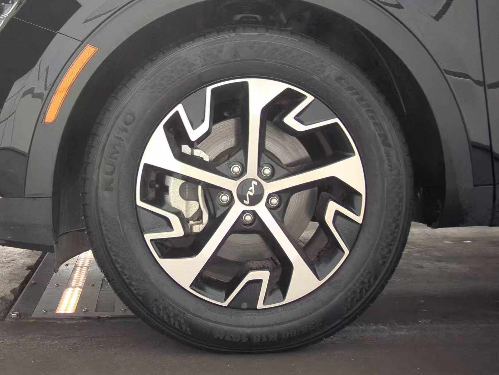 2024 Kia Sportage EX FWD