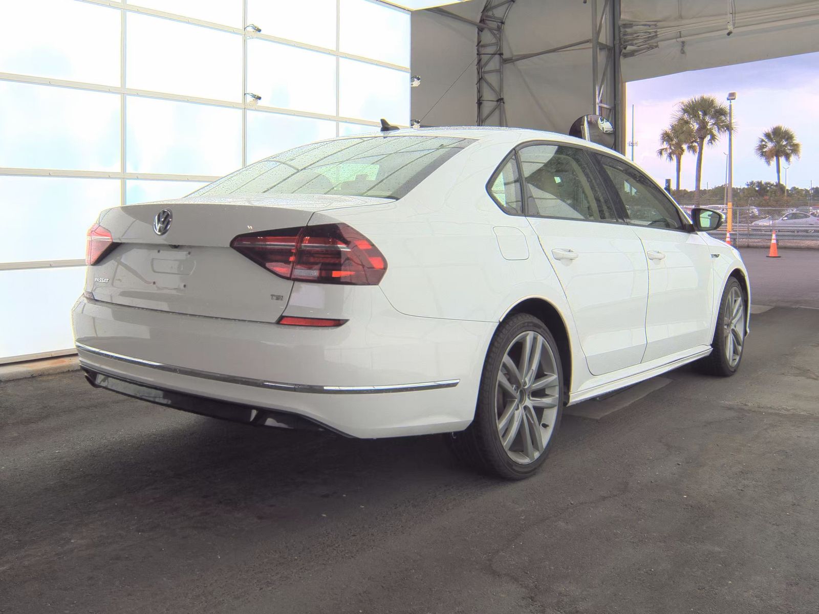 2018 Volkswagen Passat 2.0T R-Line FWD