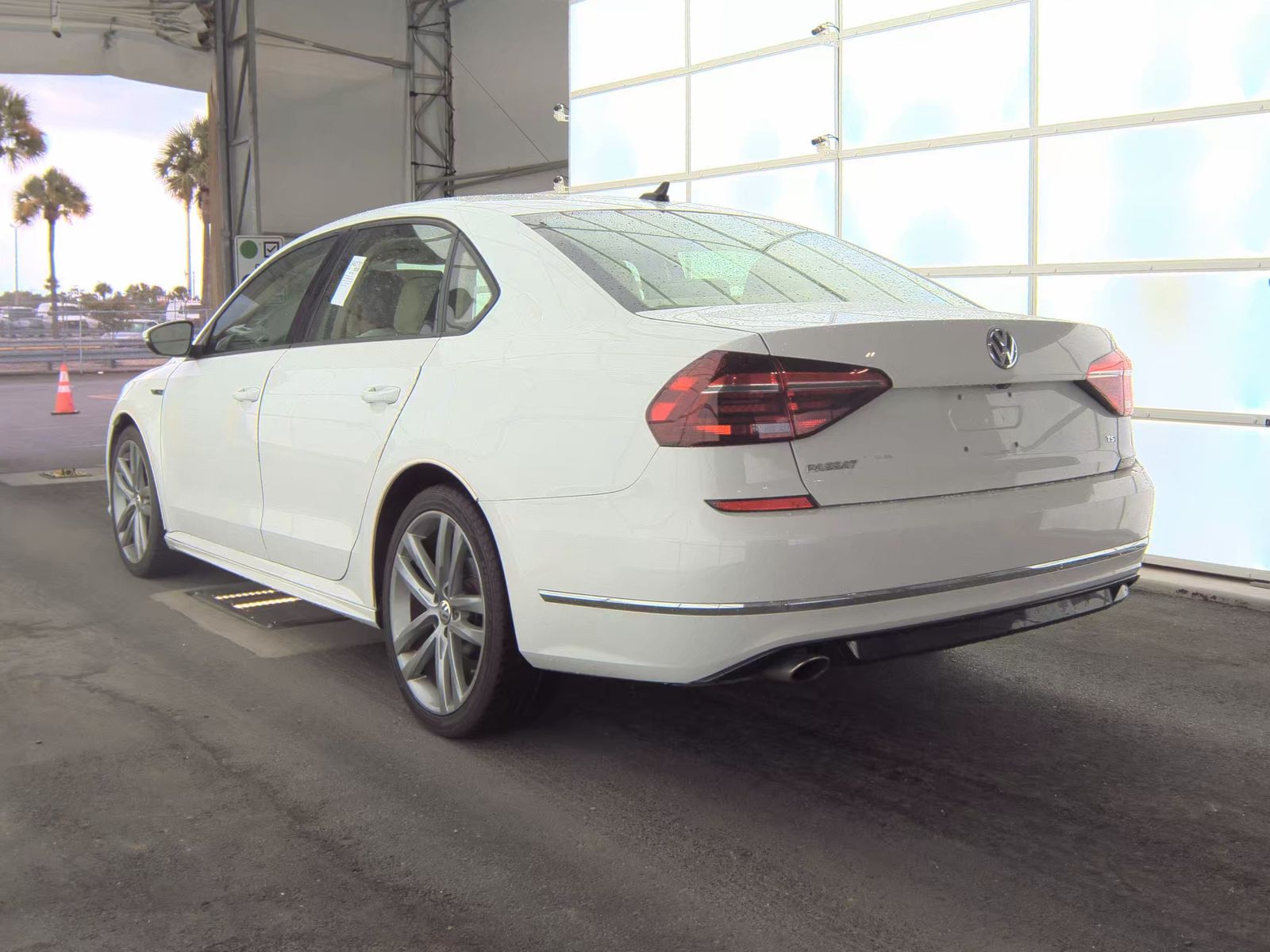 2018 Volkswagen Passat 2.0T R-Line FWD