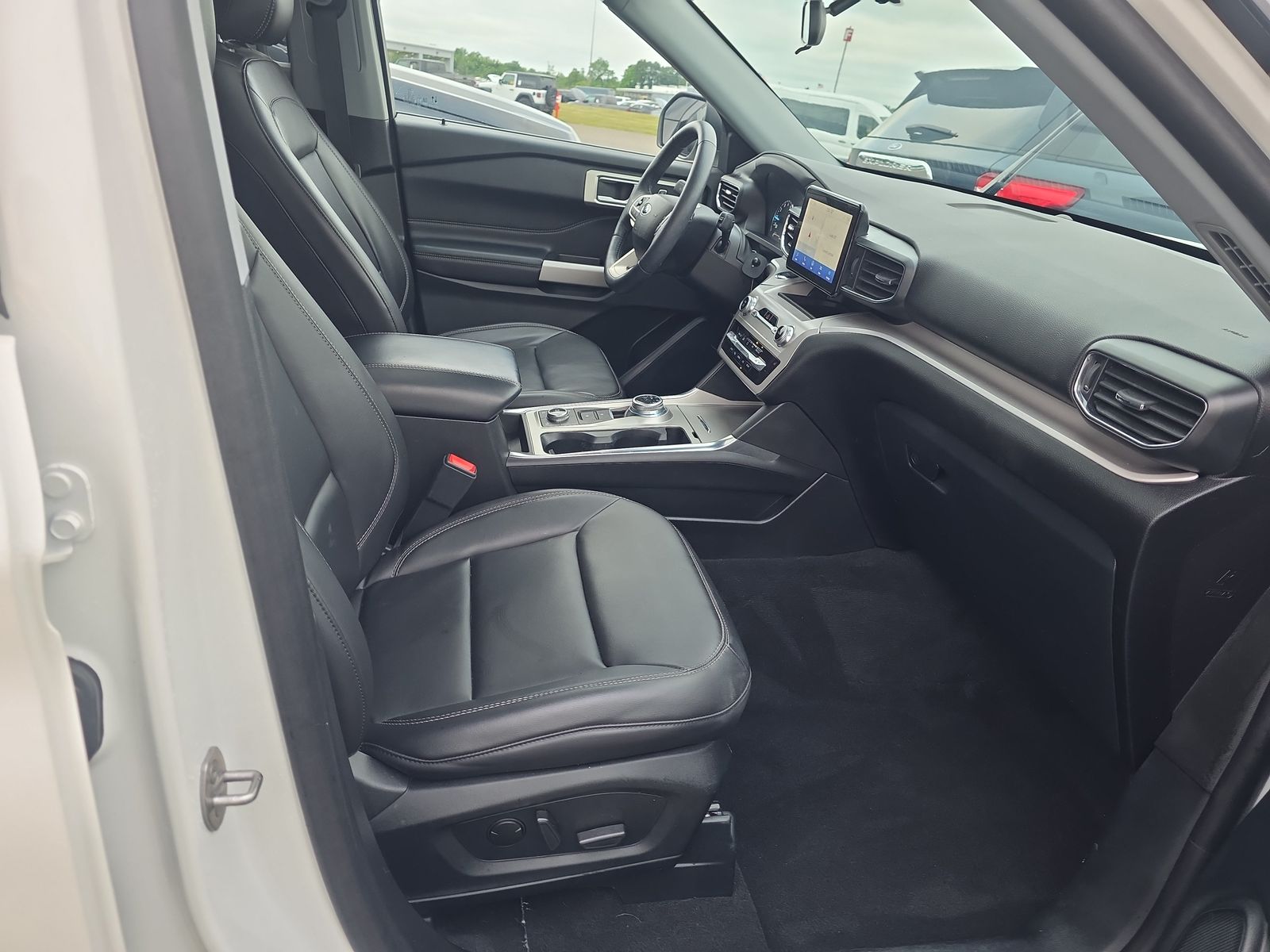 2023 Ford Explorer XLT AWD