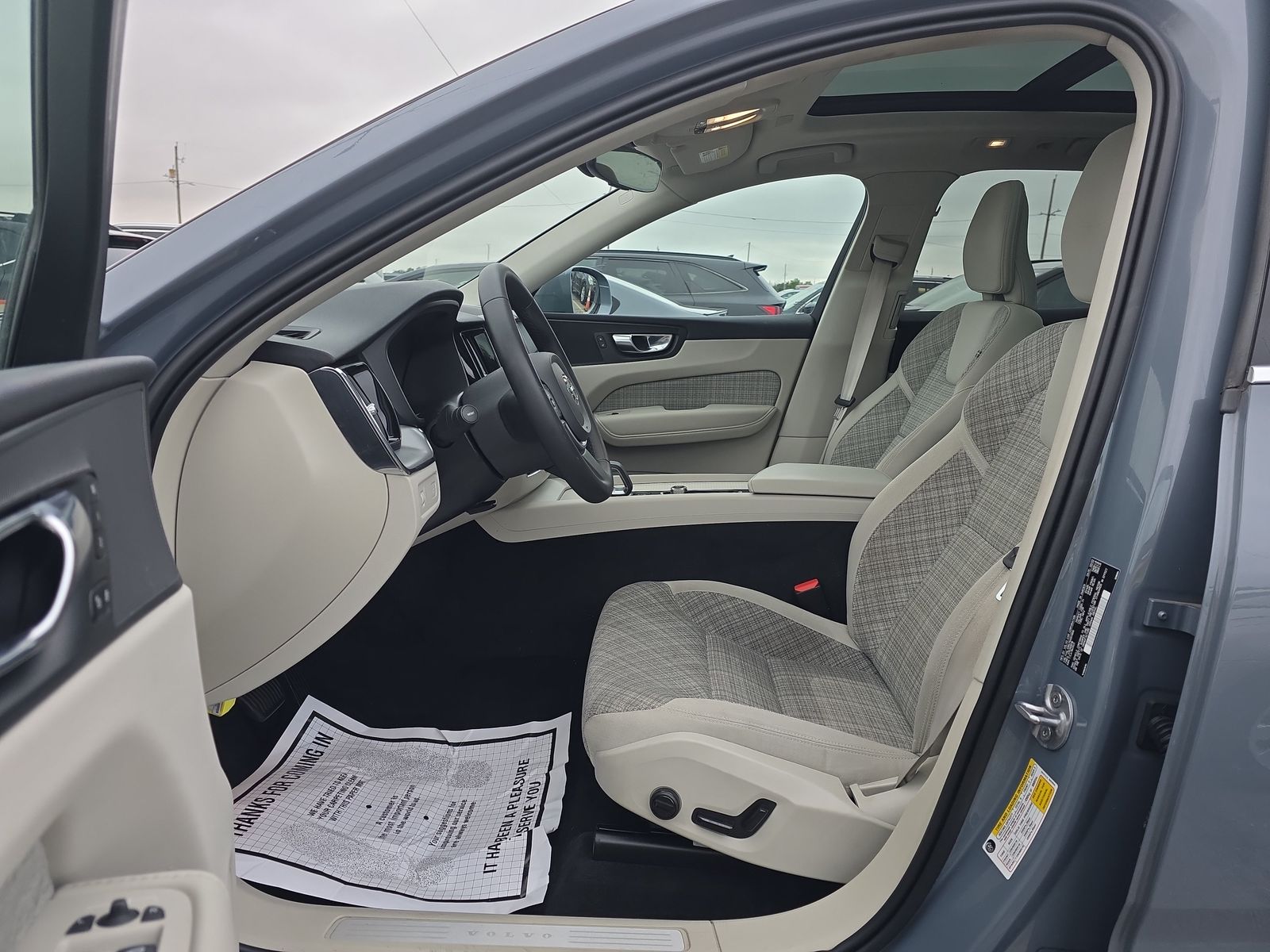 2022 Volvo XC60 B5 Momentum AWD