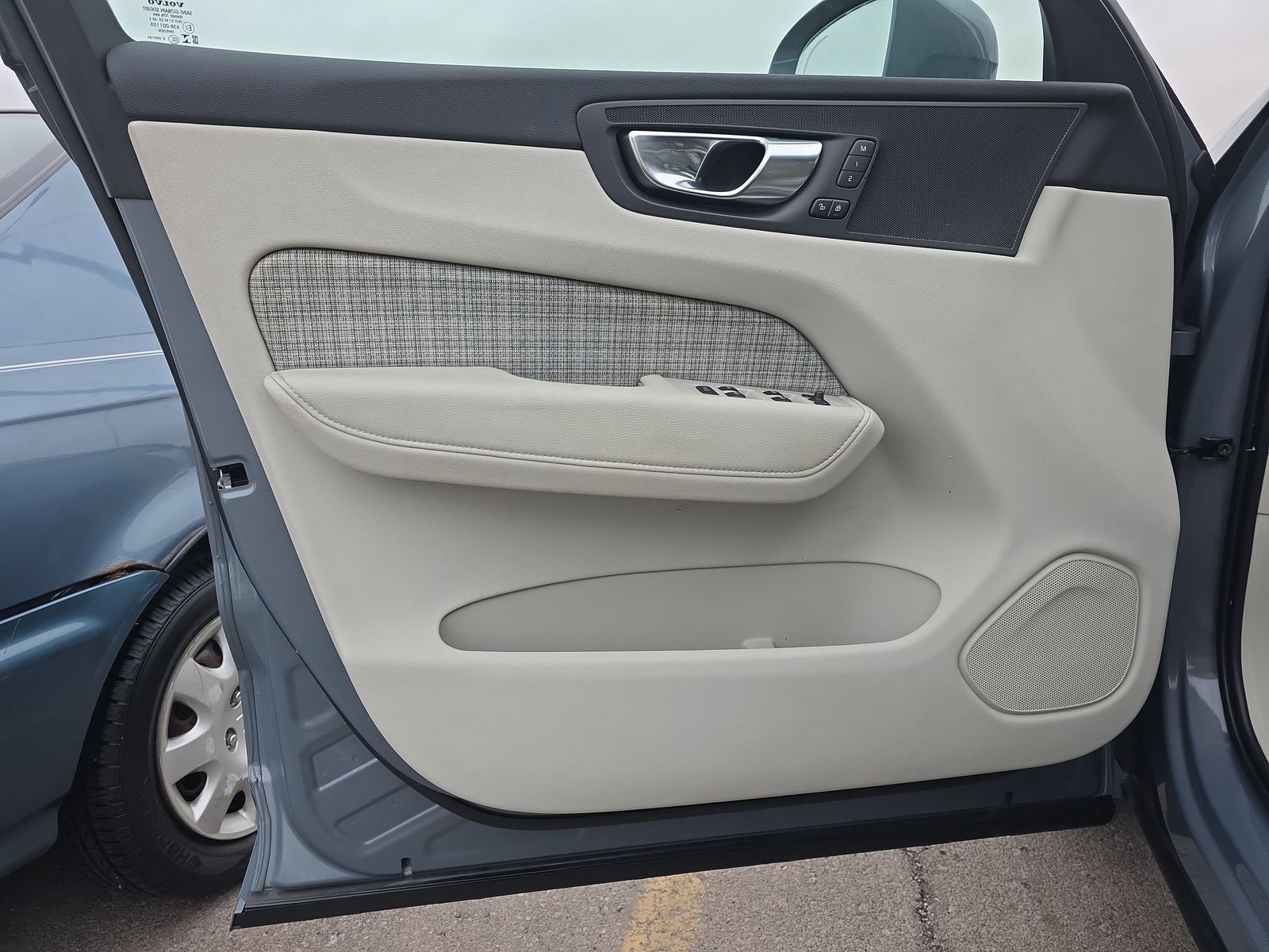 2022 Volvo XC60 B5 Momentum AWD