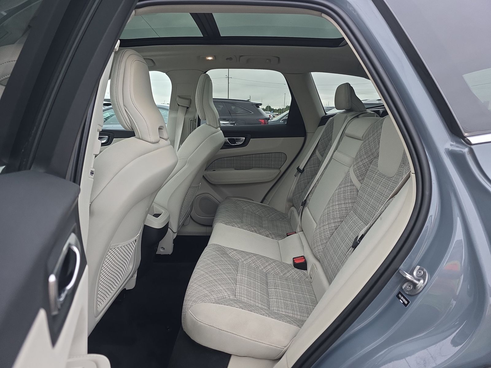 2022 Volvo XC60 B5 Momentum AWD