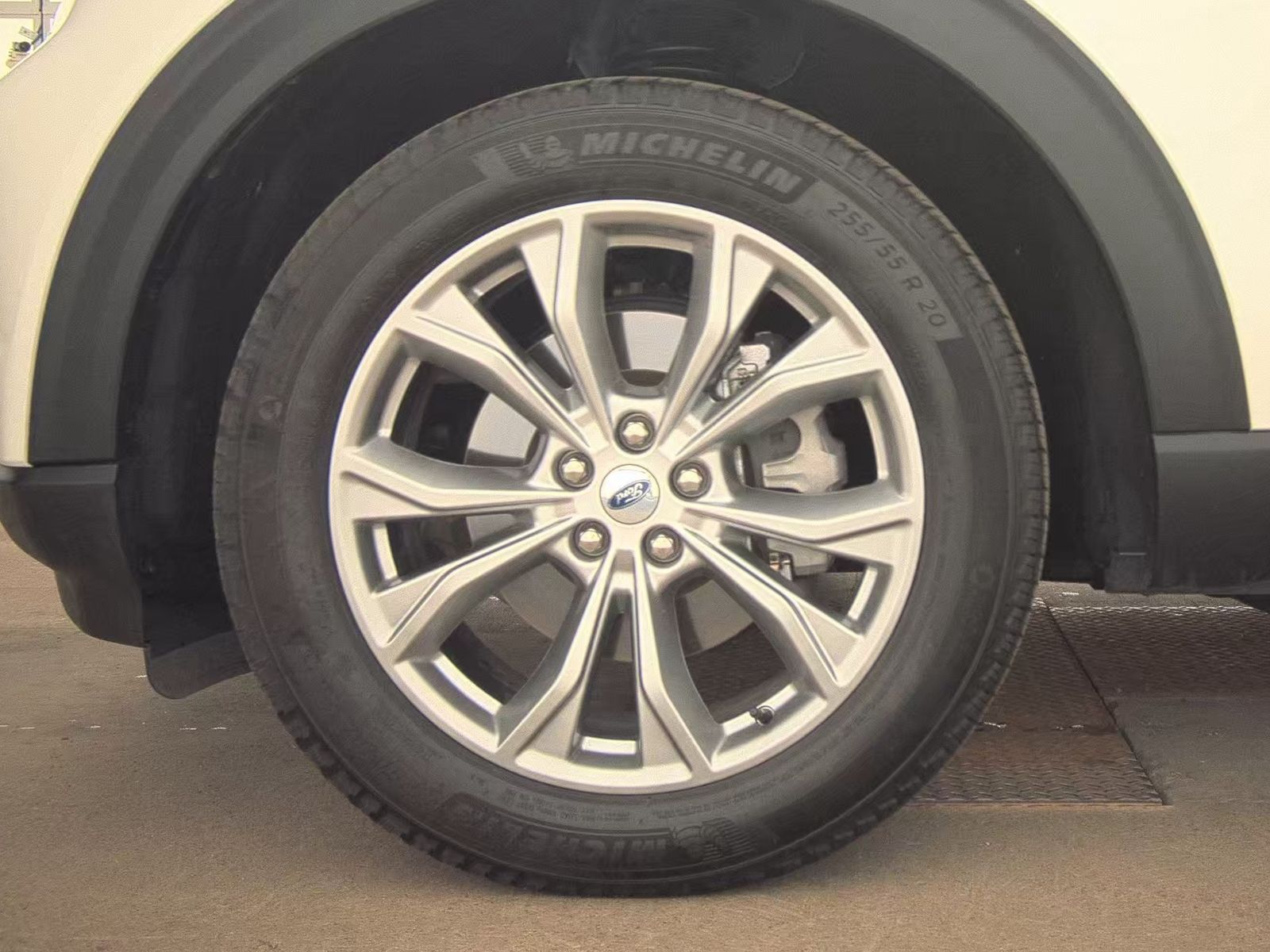 2023 Ford Explorer XLT AWD