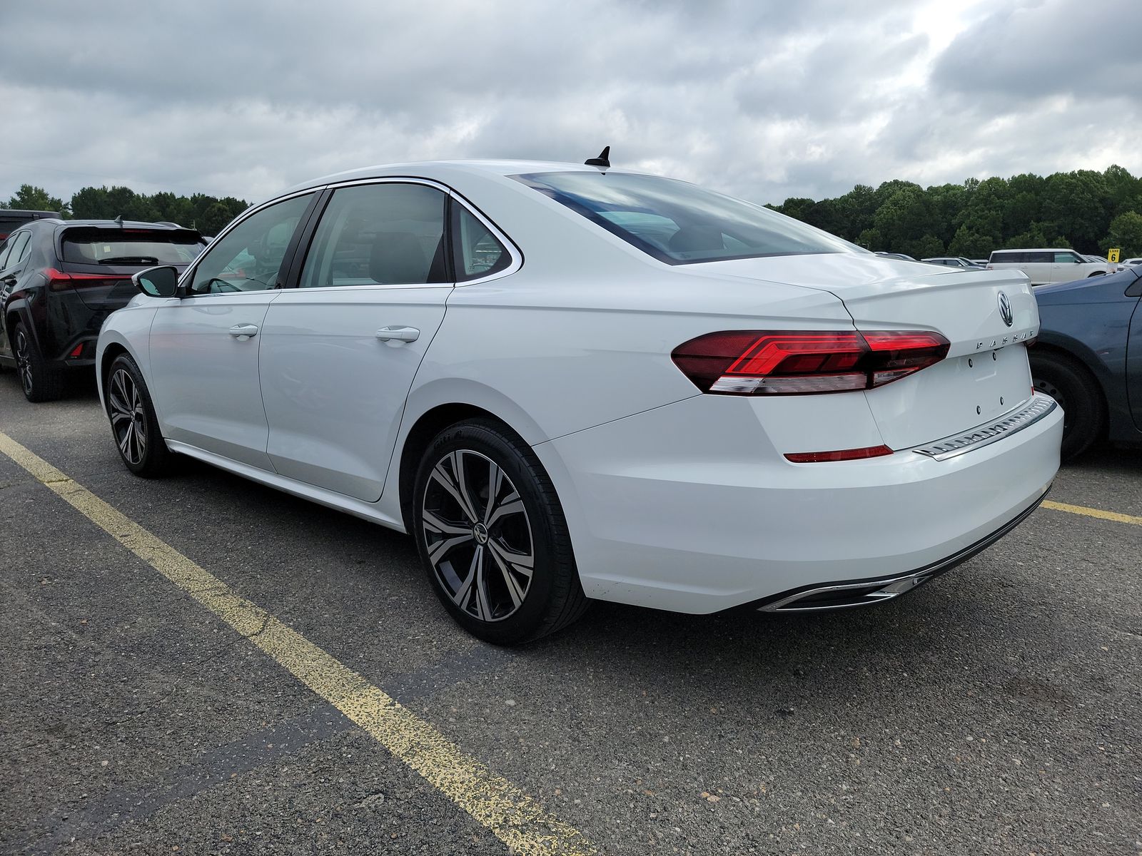 2022 Volkswagen Passat 2.0T SE FWD