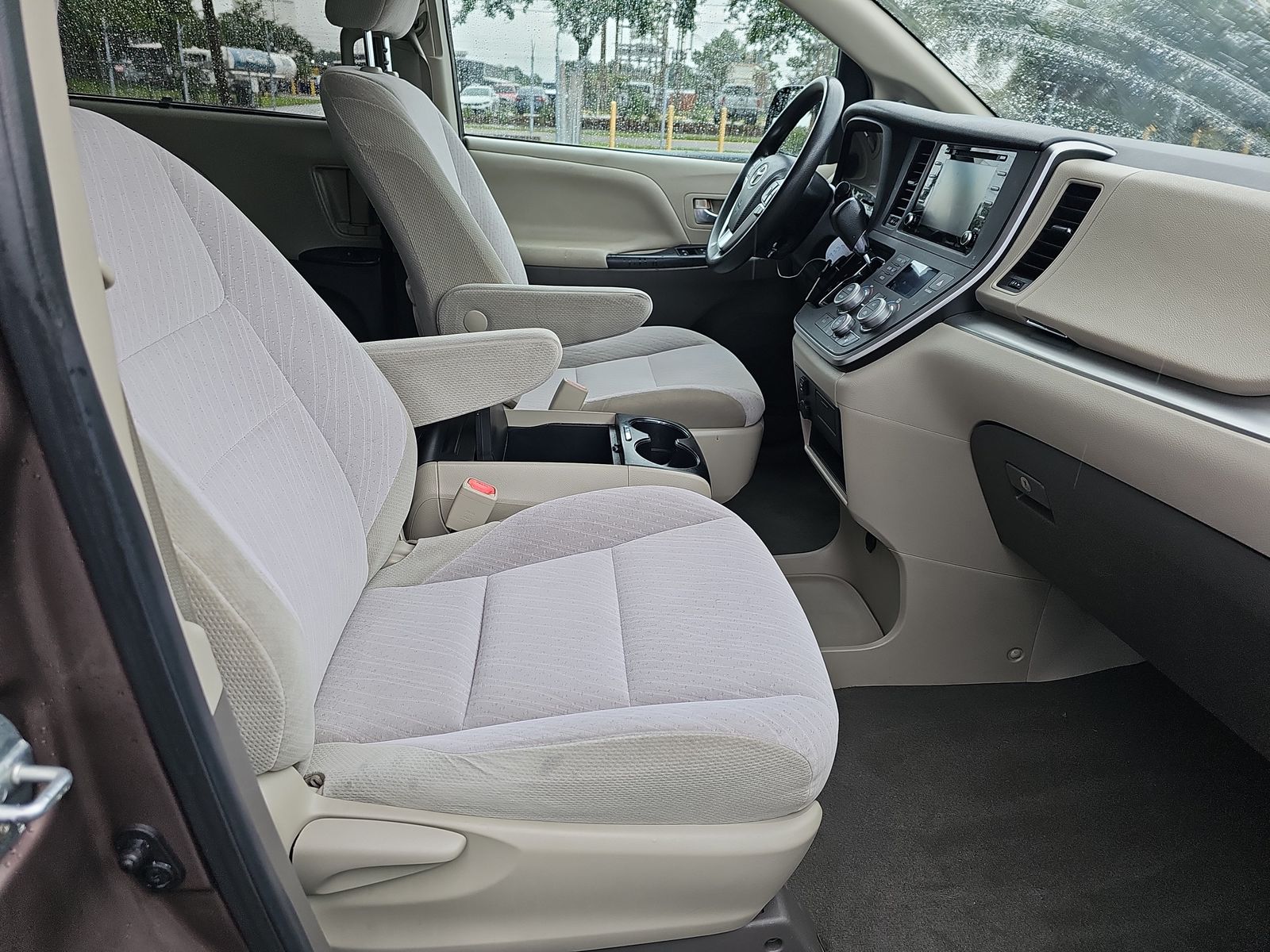 2020 Toyota Sienna LE FWD