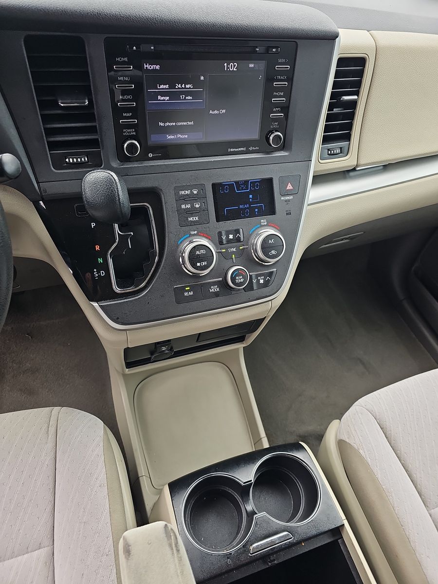 2020 Toyota Sienna LE FWD