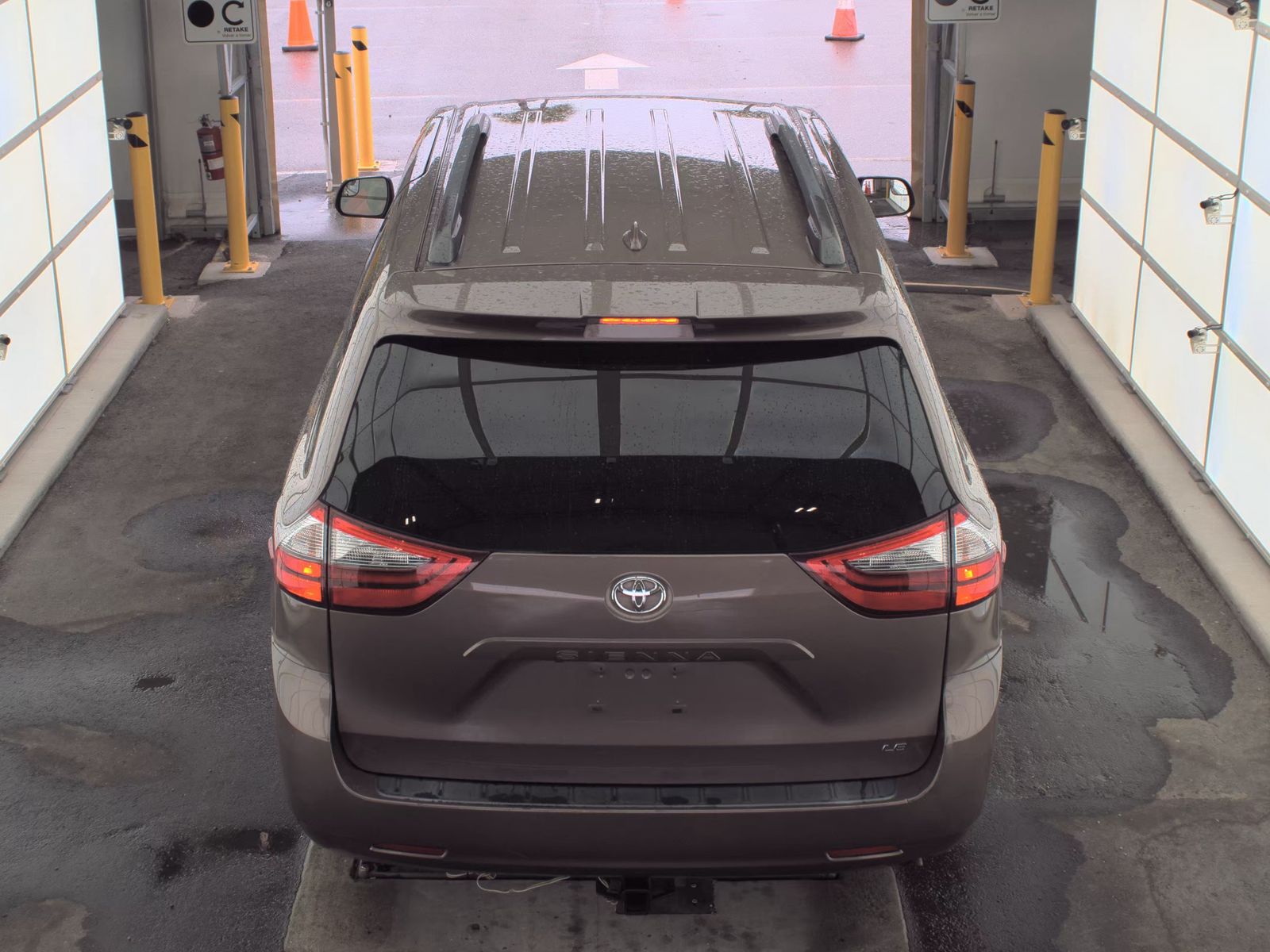 2020 Toyota Sienna LE FWD