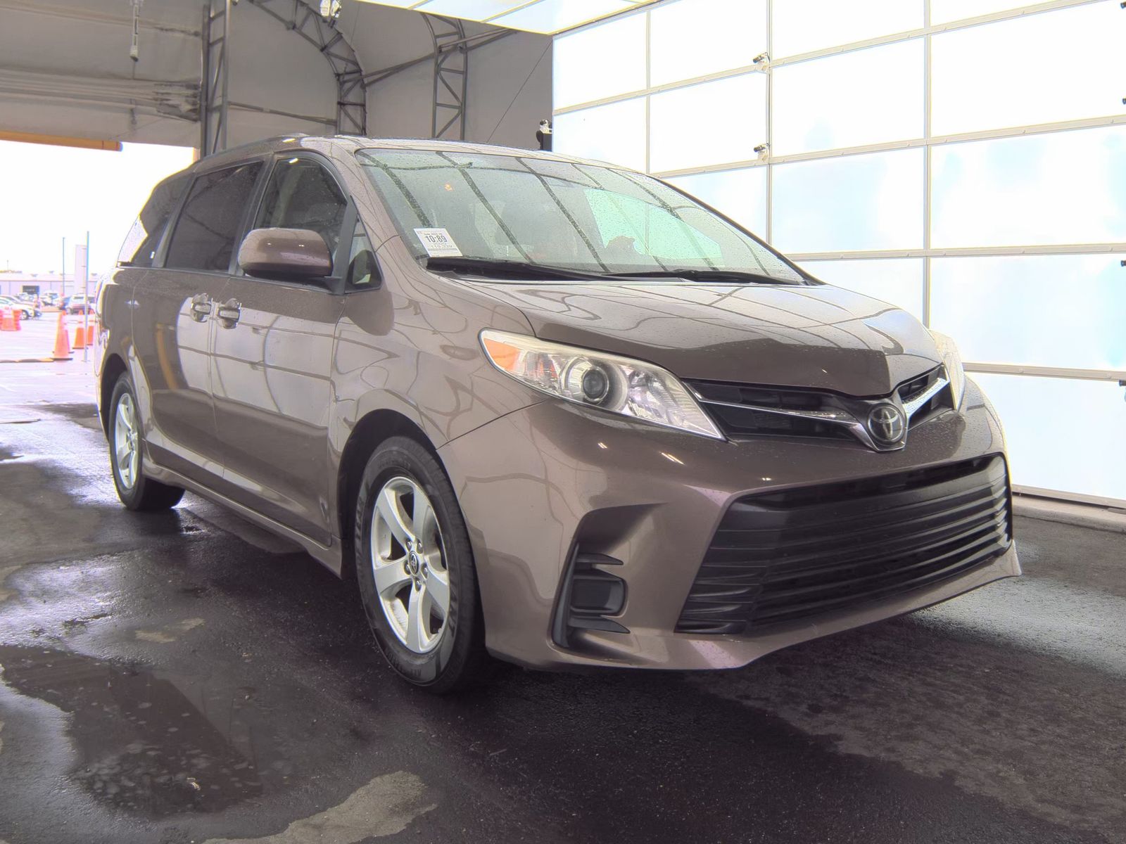 2020 Toyota Sienna LE FWD