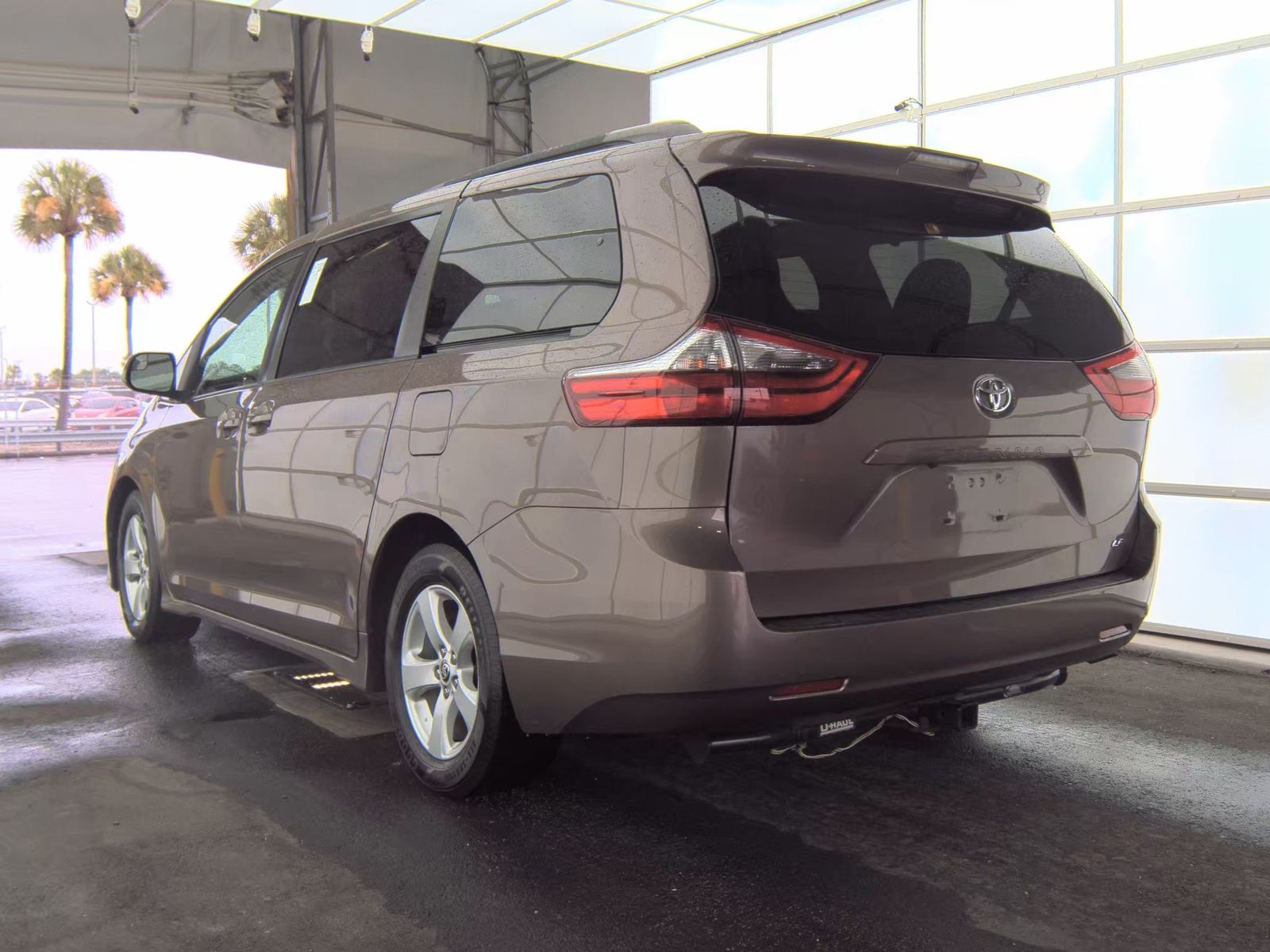 2020 Toyota Sienna LE FWD