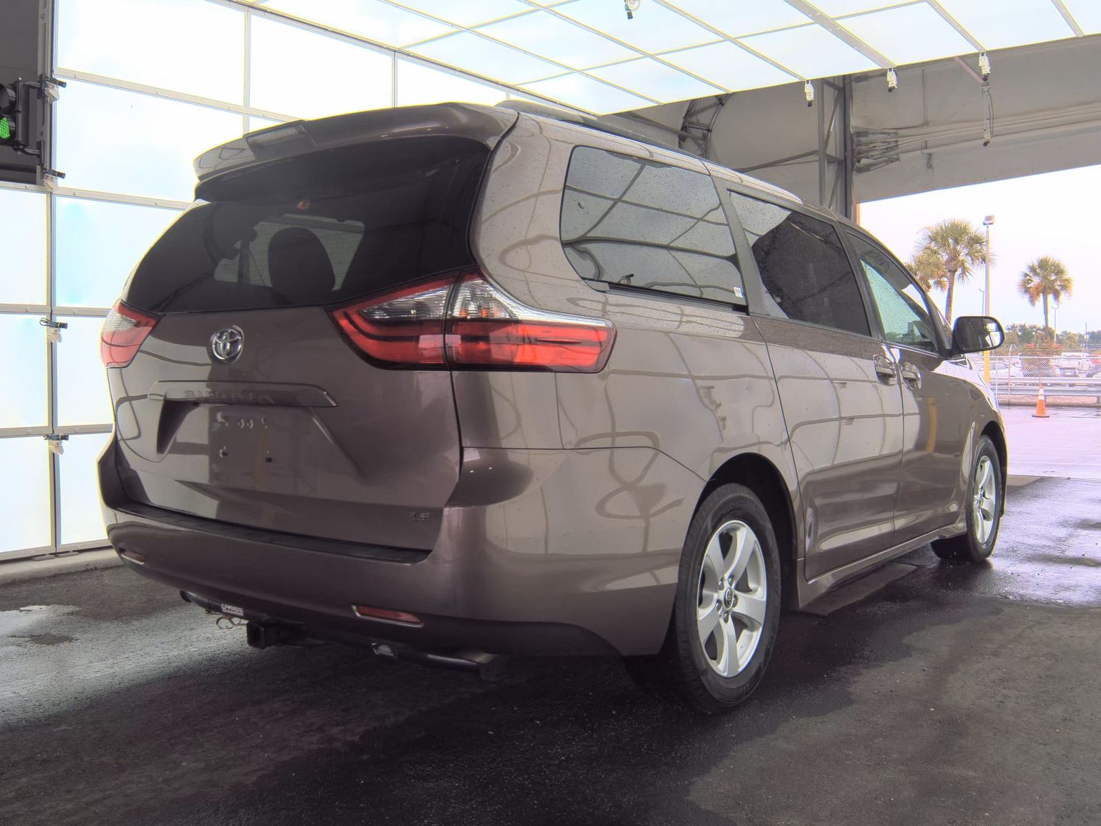 2020 Toyota Sienna LE FWD