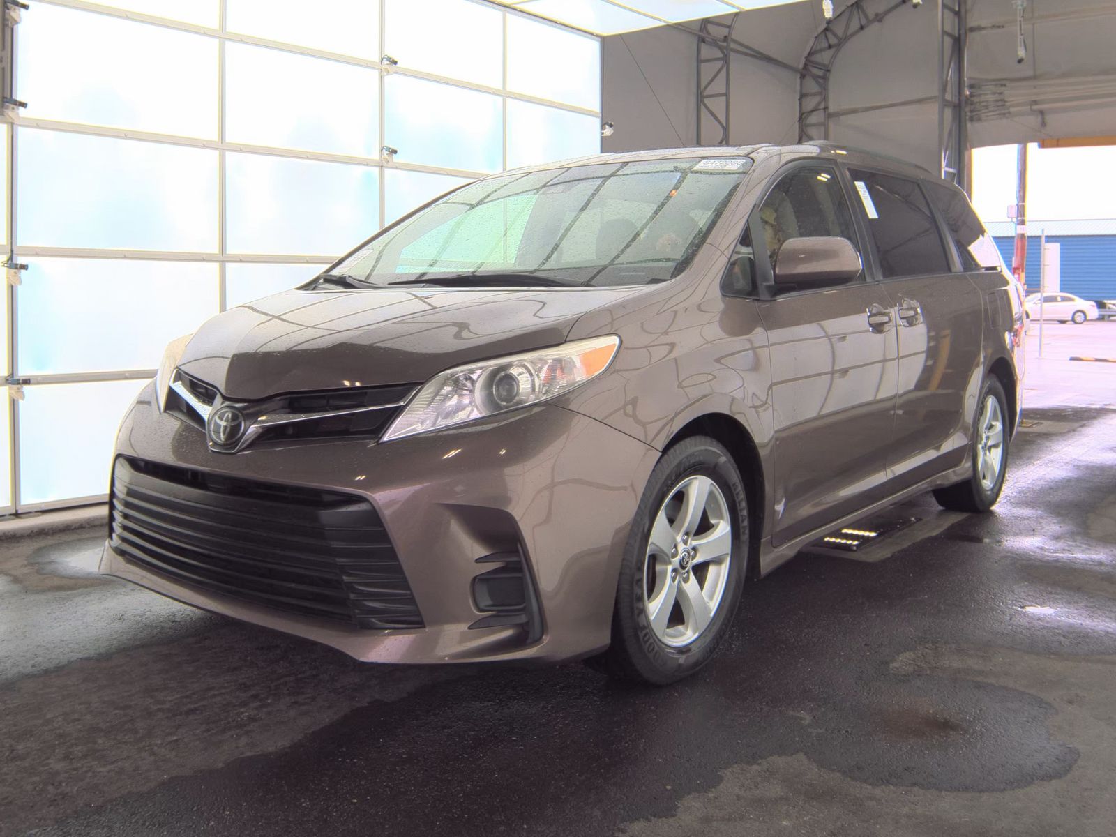 2020 Toyota Sienna LE FWD