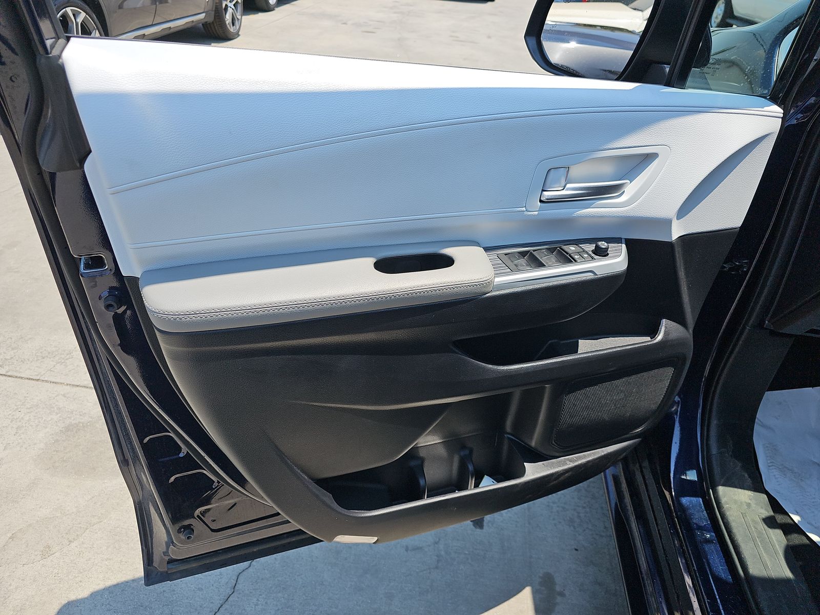 2025 Toyota Sienna XLE FWD