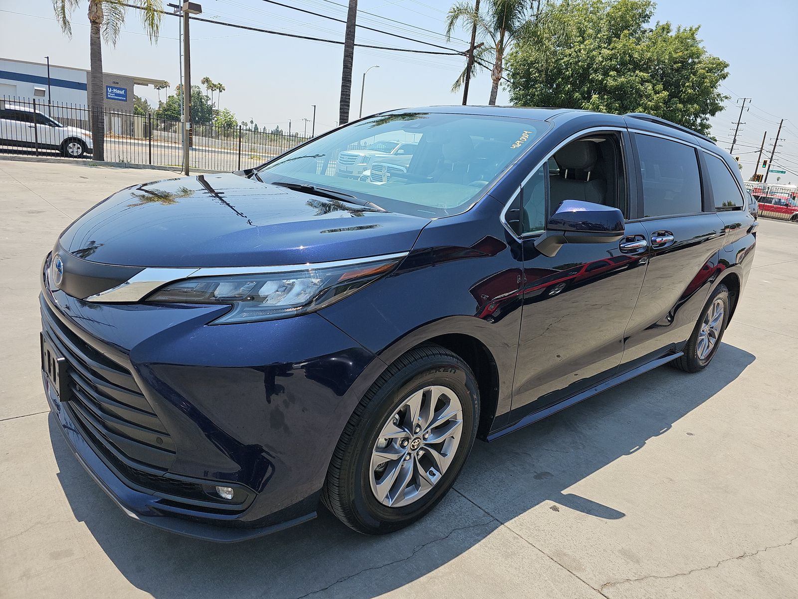 2025 Toyota Sienna XLE FWD