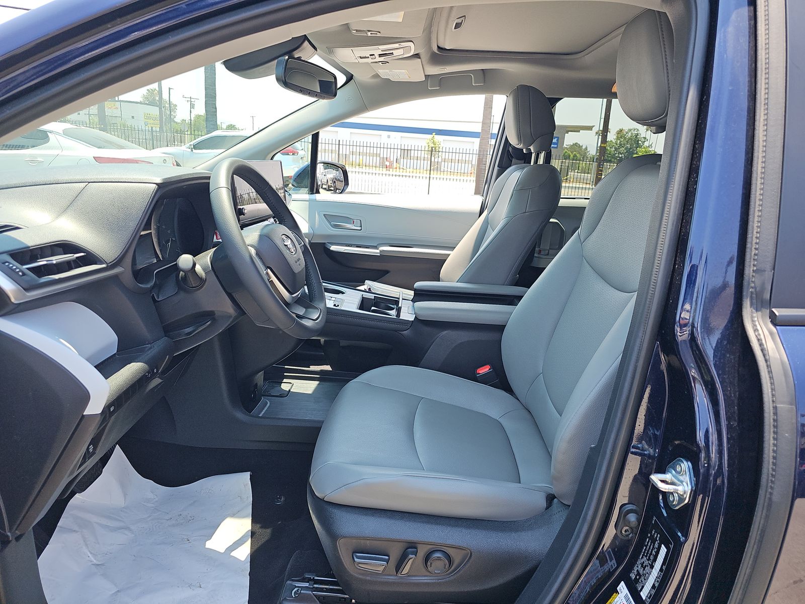 2025 Toyota Sienna XLE FWD