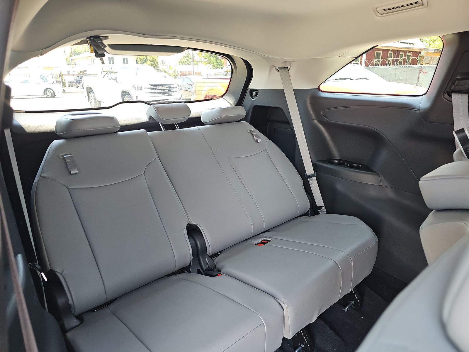 2025 Toyota Sienna XLE FWD