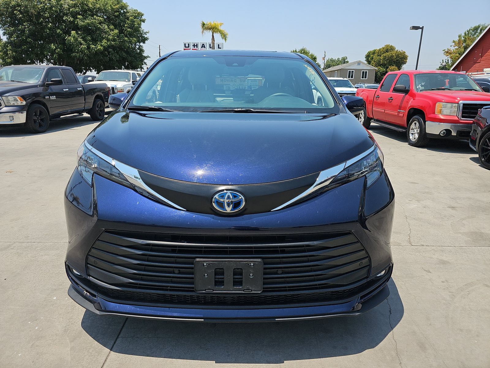 2025 Toyota Sienna XLE FWD