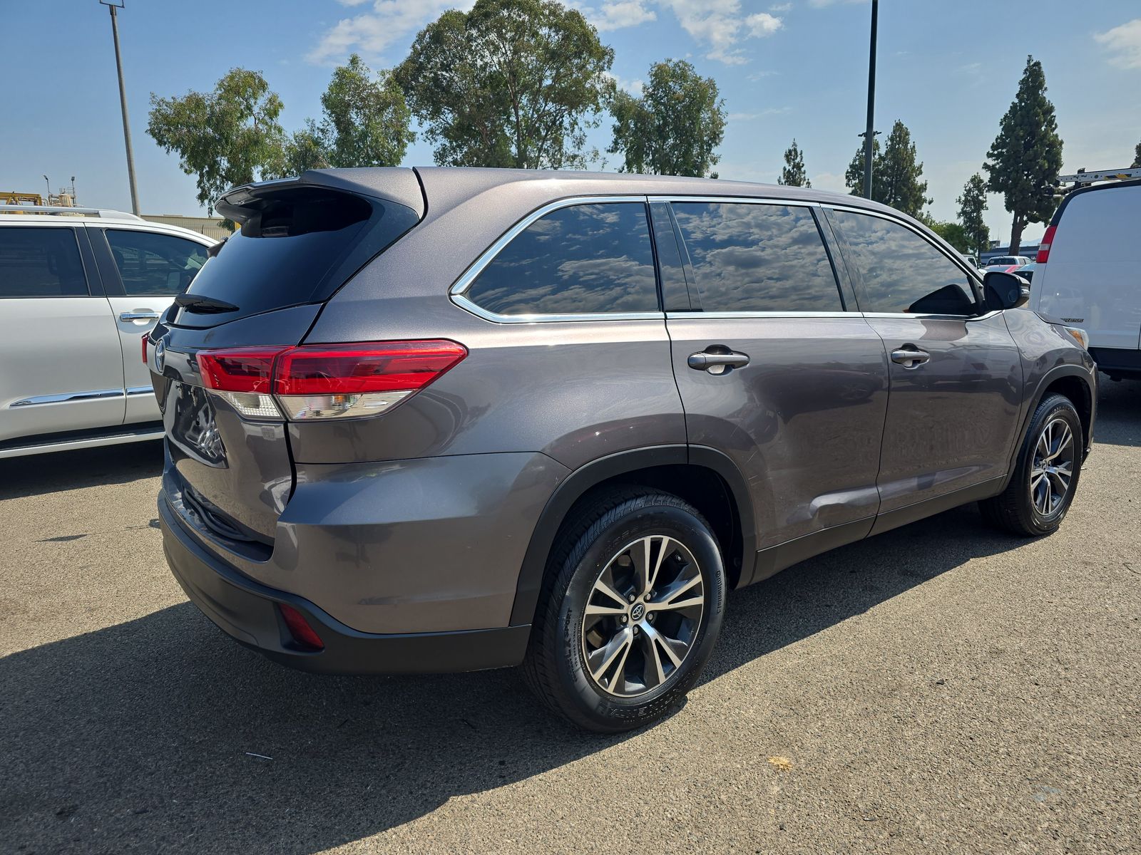2019 Toyota Highlander LE FWD