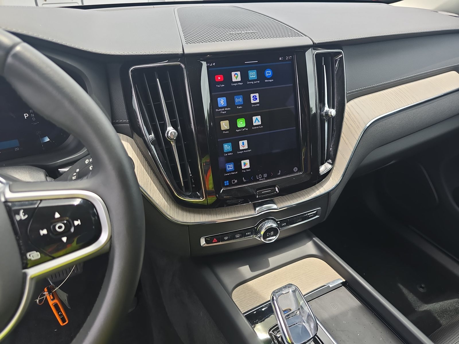 2022 Volvo XC60 B5 Inscription FWD