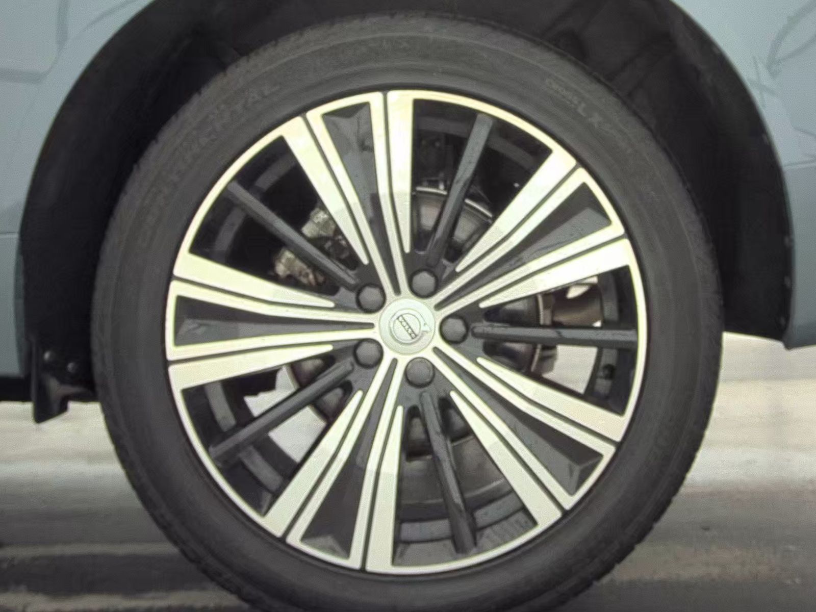2023 Volvo XC60 B5 Plus AWD