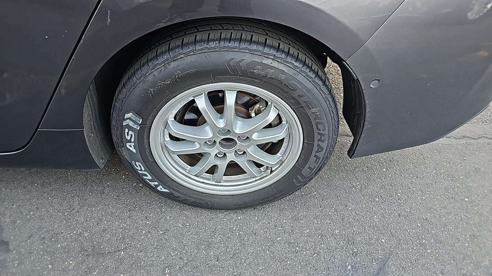 2021 Toyota Prius LE FWD
