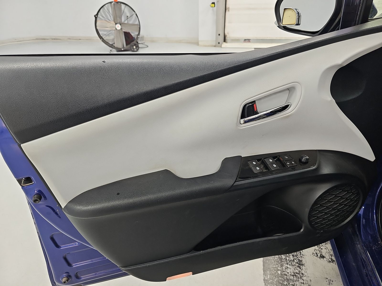 2017 Toyota Prius Three FWD