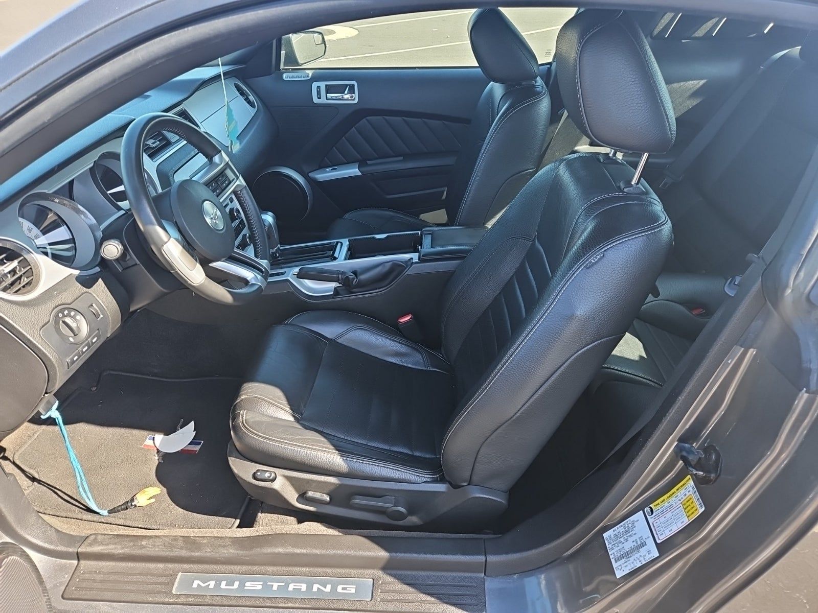 2011 Ford Mustang V6 Premium RWD