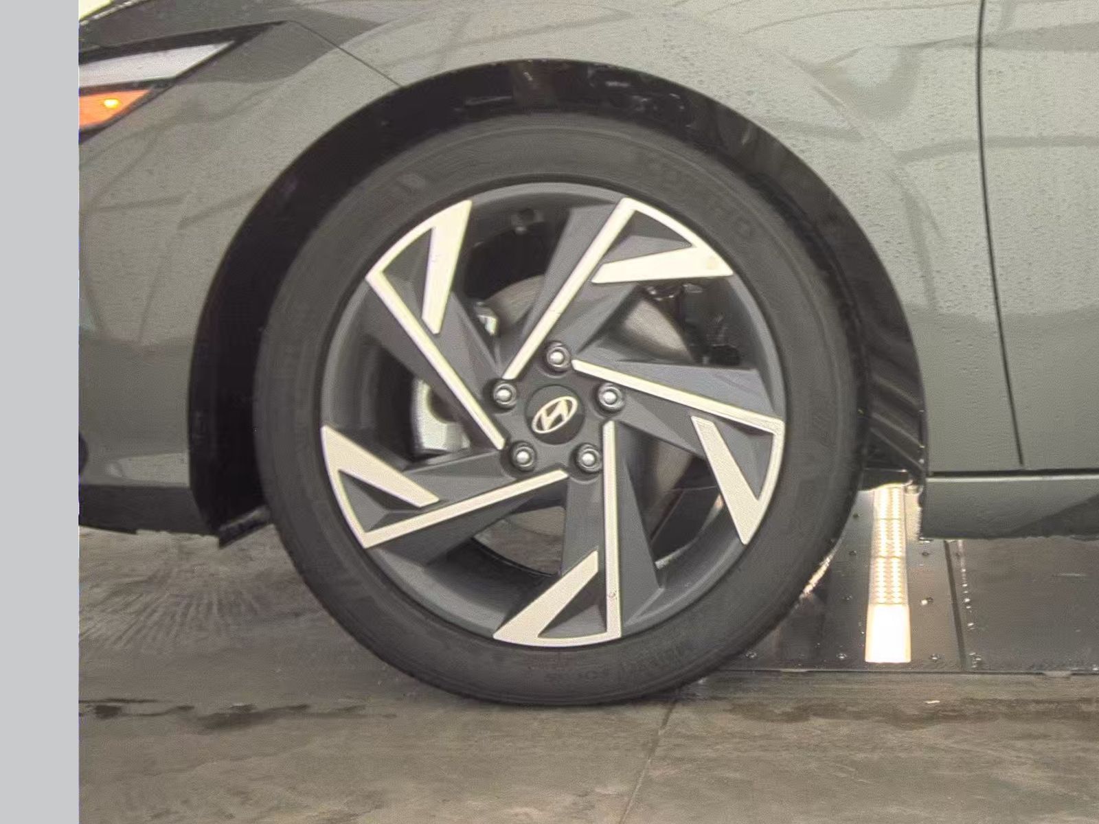 2024 Hyundai Elantra SEL FWD