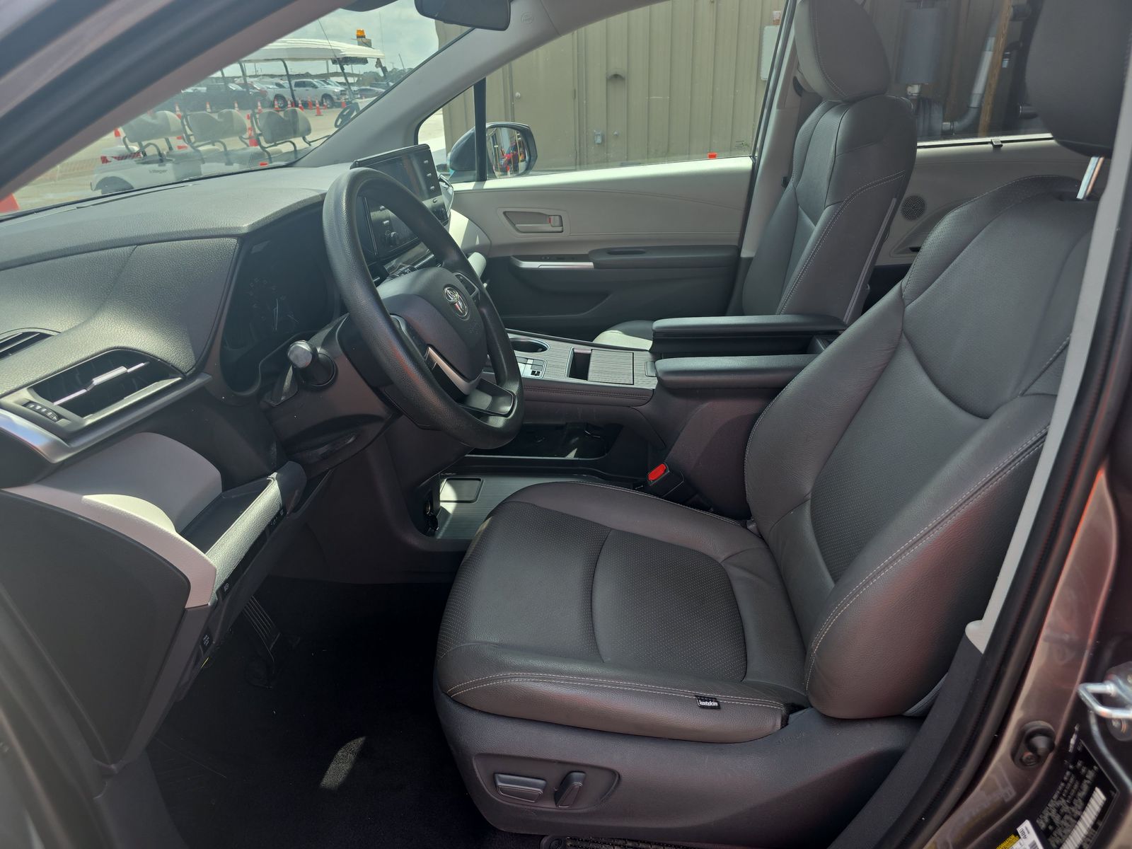 2021 Toyota Sienna LE FWD