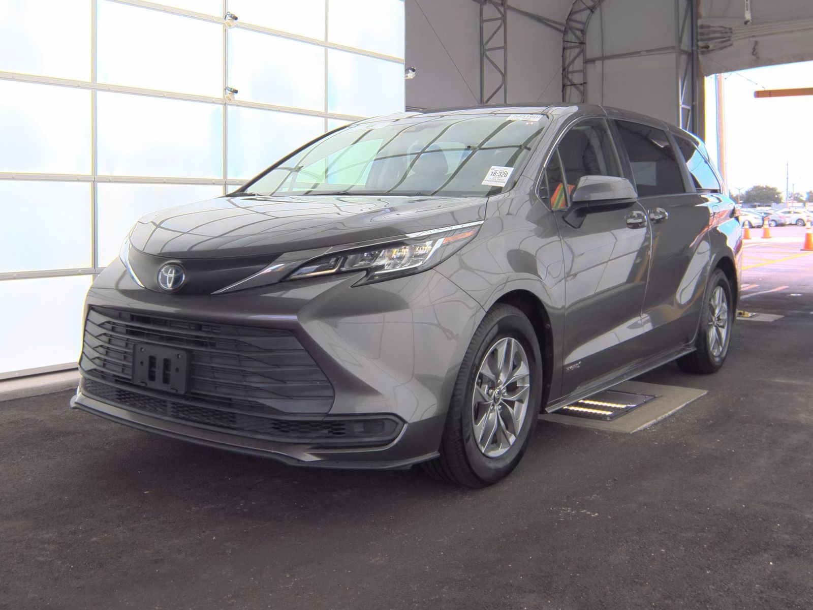 2021 Toyota Sienna LE FWD