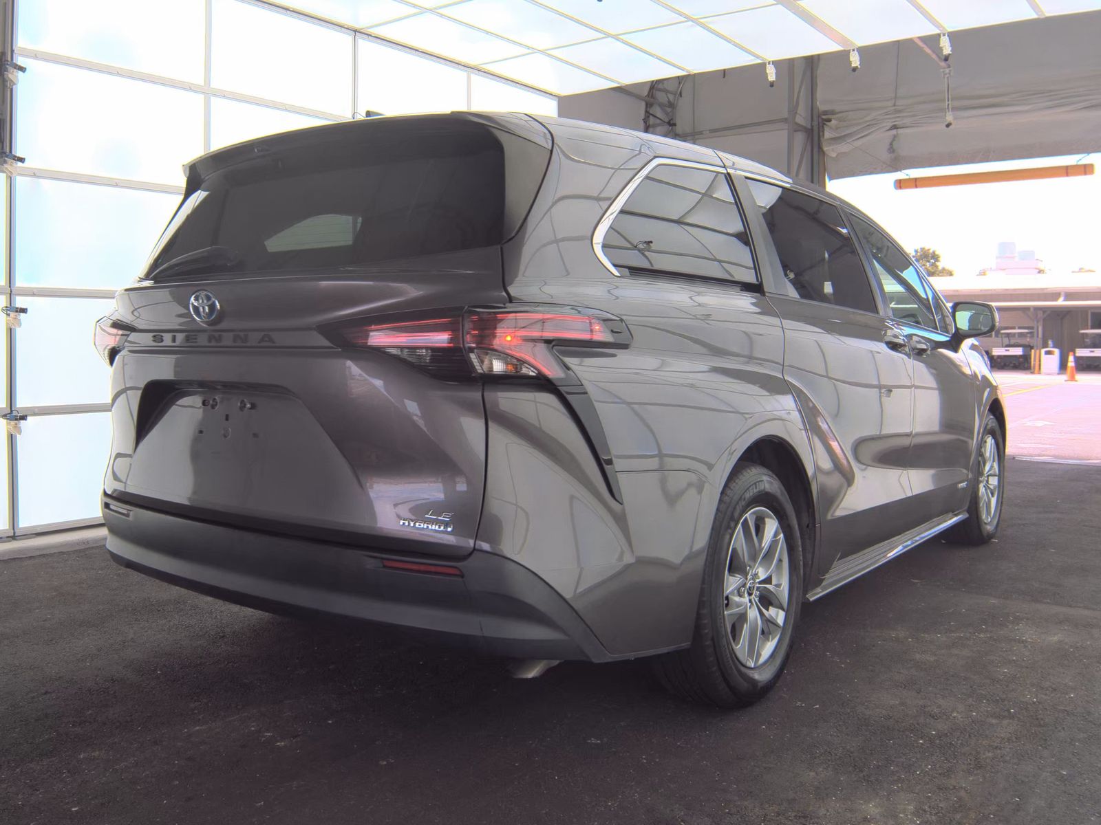 2021 Toyota Sienna LE FWD