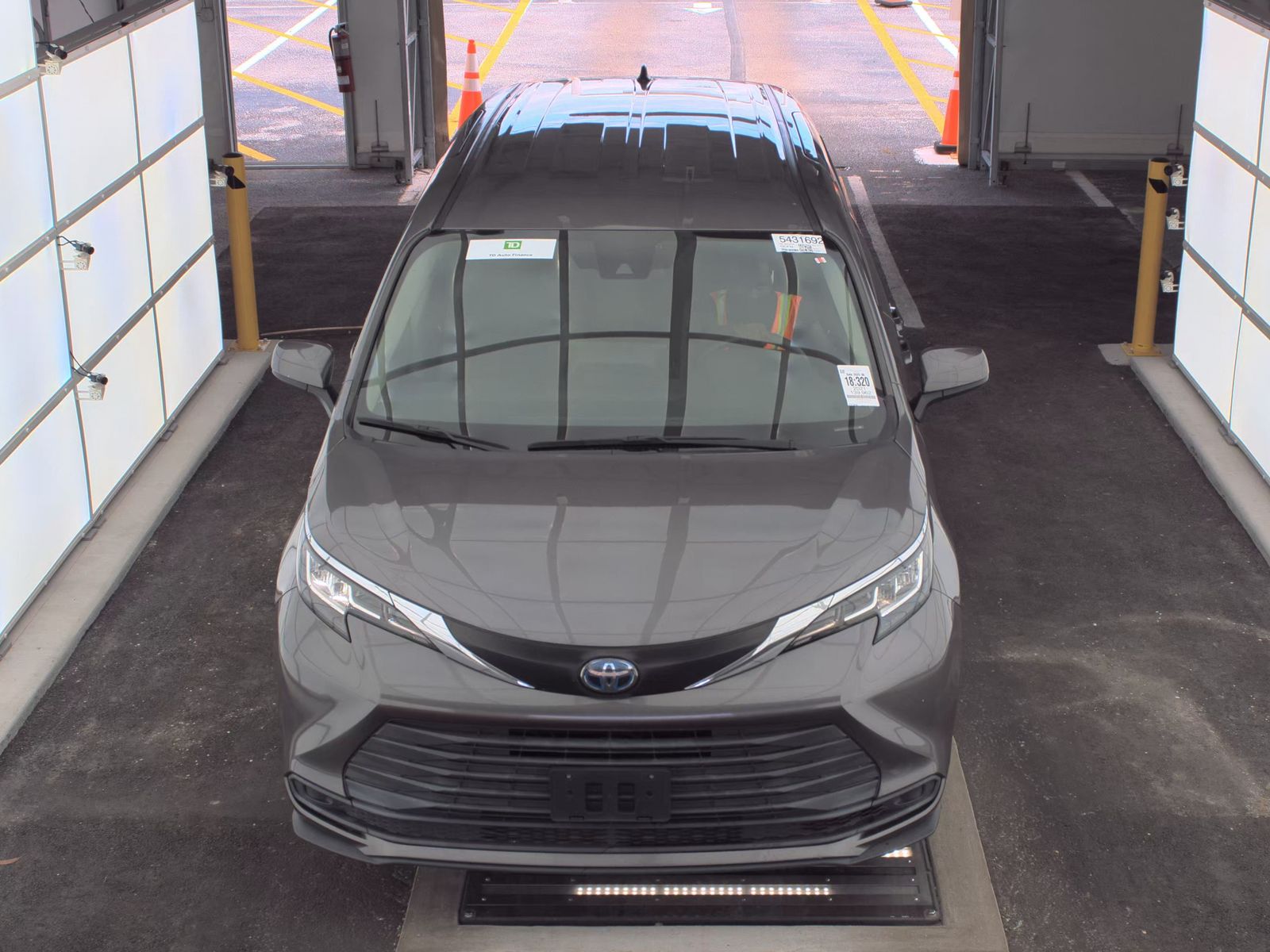 2021 Toyota Sienna LE FWD