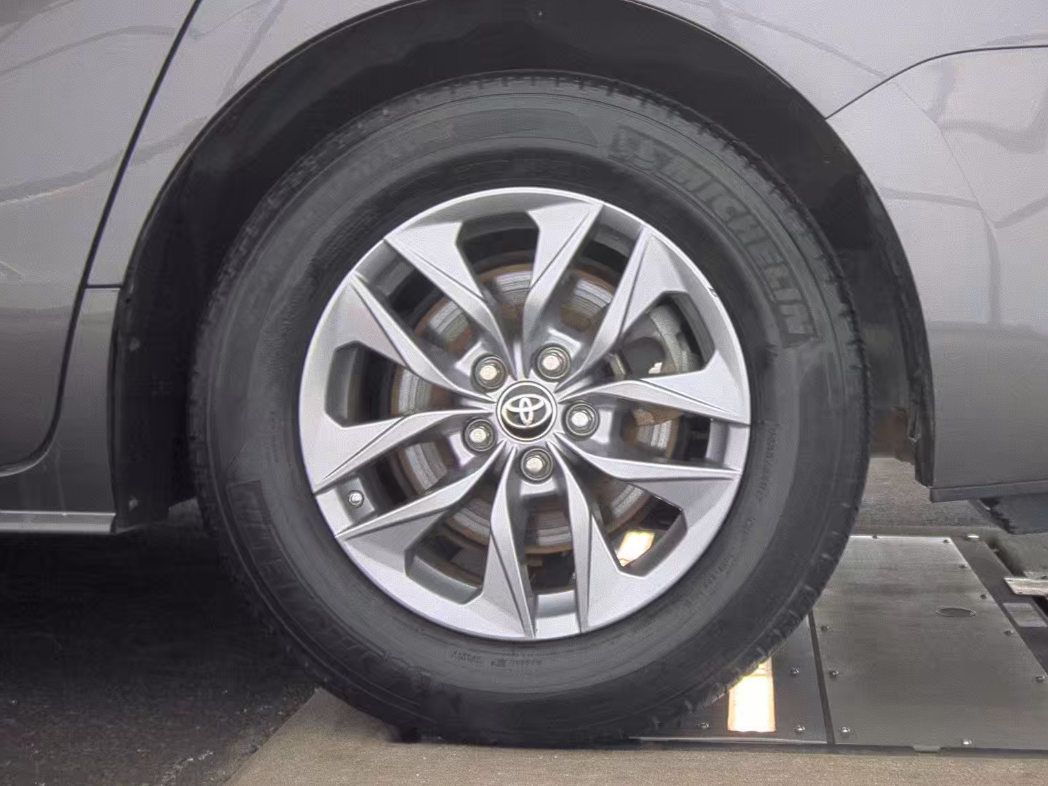 2021 Toyota Sienna LE FWD