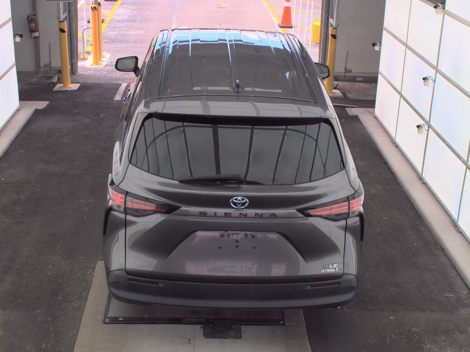 2021 Toyota Sienna LE FWD