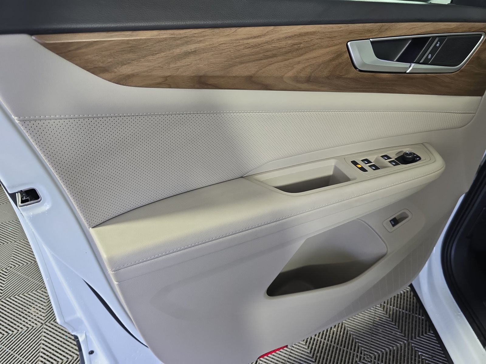 2025 Volkswagen Atlas 2.0T SE AWD