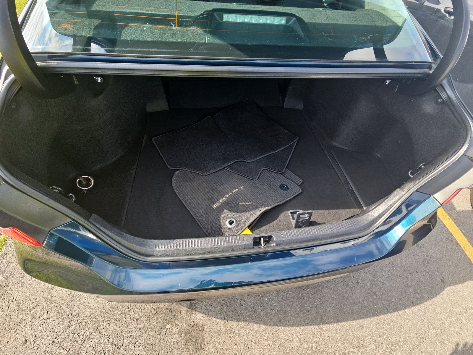2019 Toyota Camry Hybrid LE FWD