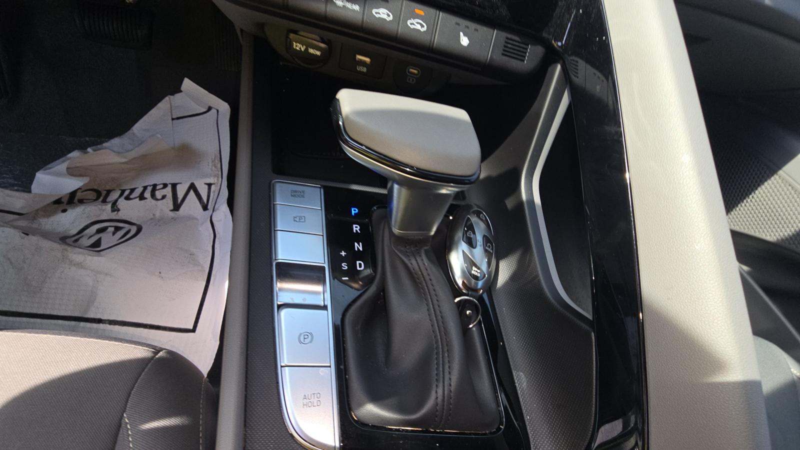 2024 Hyundai Elantra SEL FWD