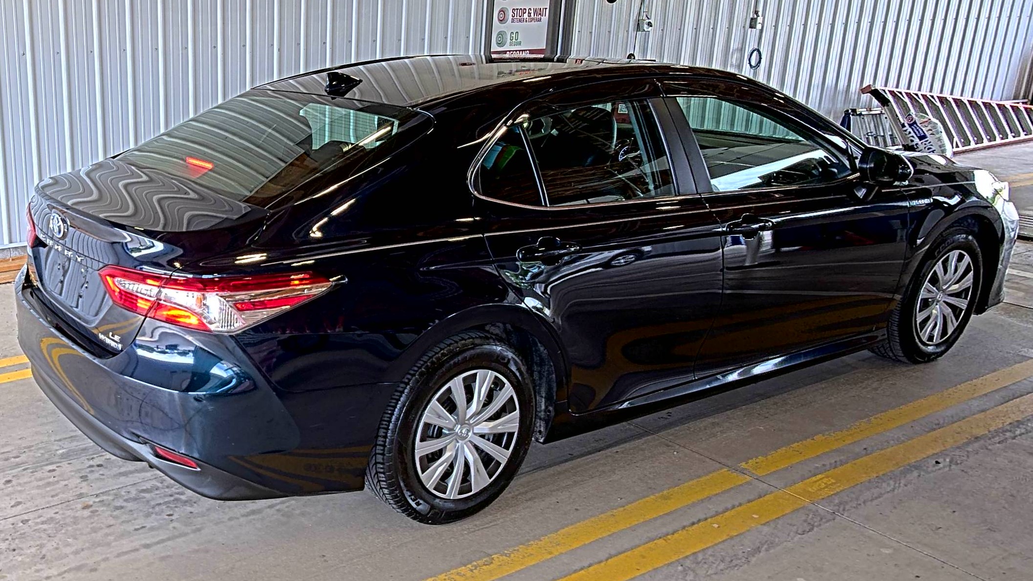 2019 Toyota Camry Hybrid LE FWD