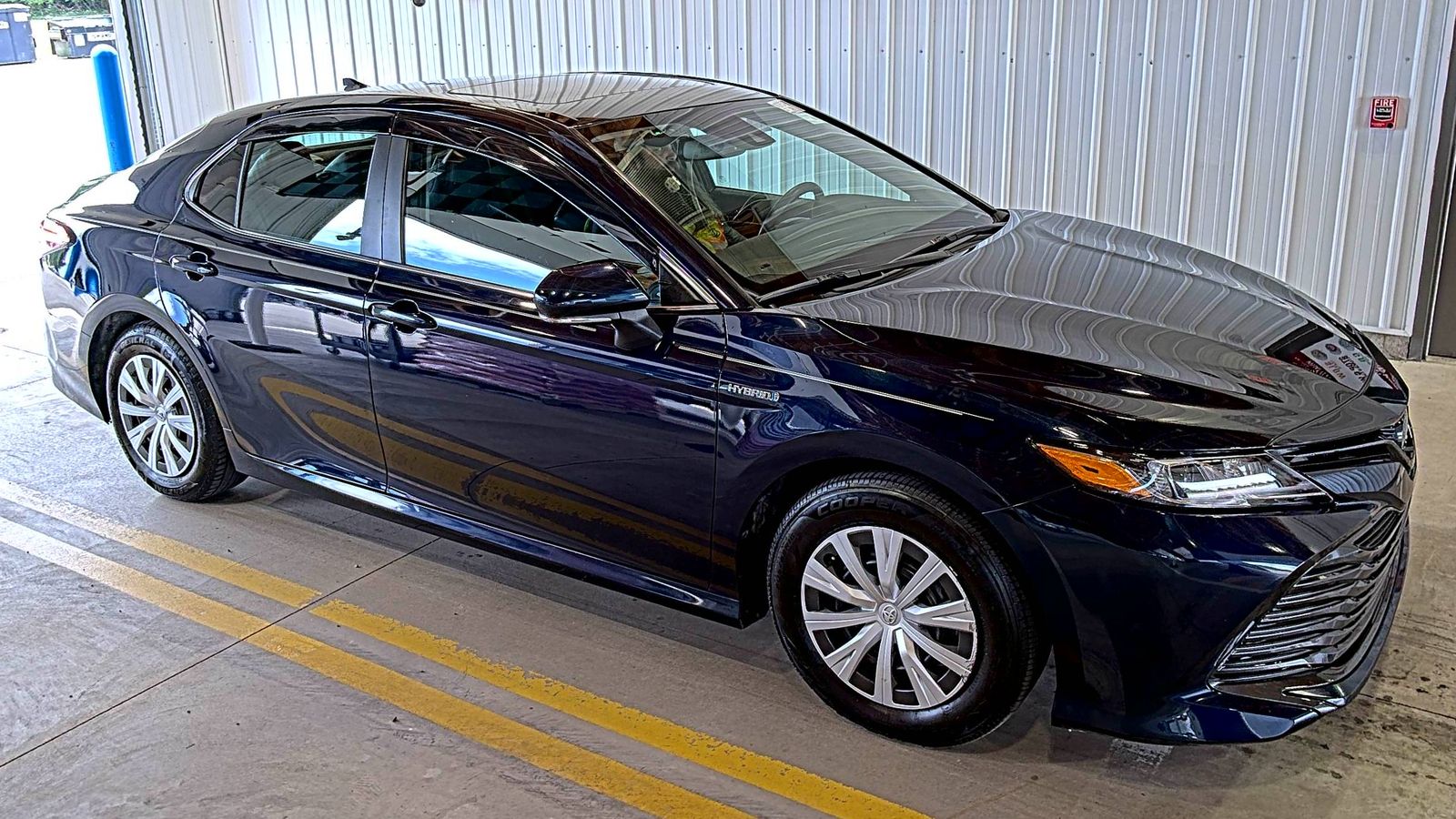 2019 Toyota Camry Hybrid LE FWD